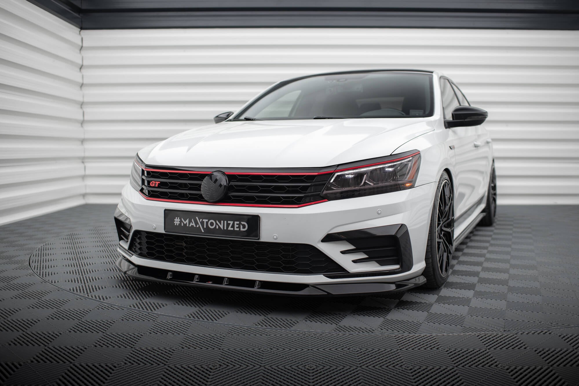Maxton Design Street+ Spoilerlippe Front Ansatz V.2 passend für VW Passat GT B8 Facelift USA schwarz Hochglanz