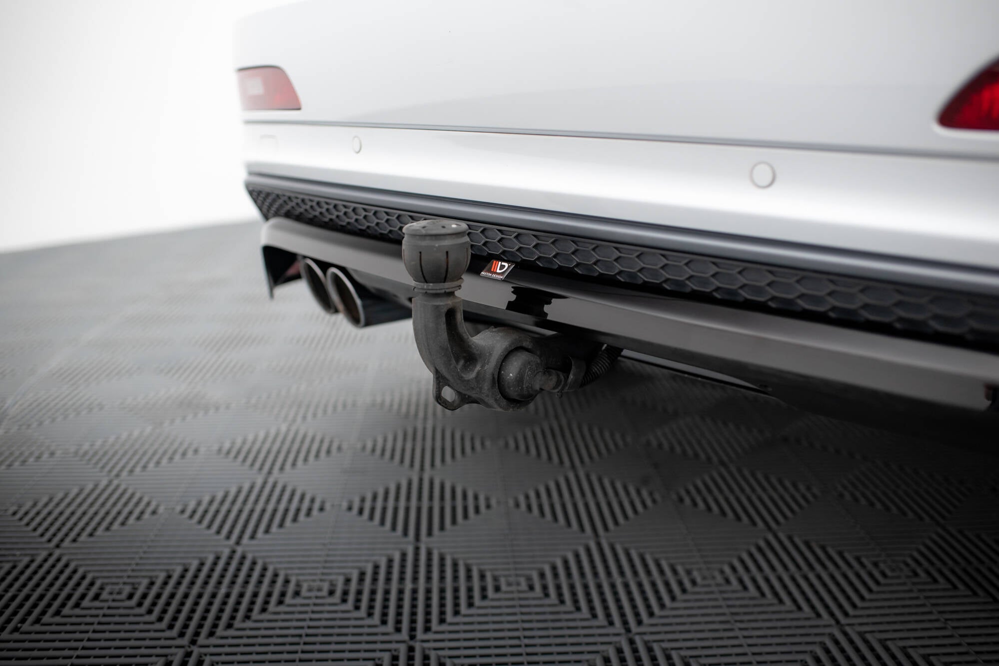Maxton Design Street+ Mittlerer Diffusor RACE passend für Audi Q3 S-line 8U schwarz Hochglanz