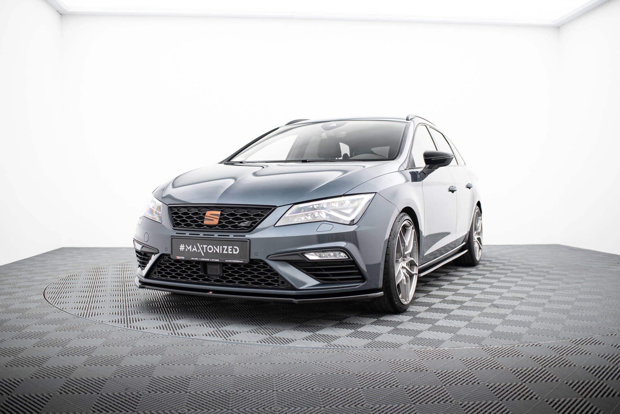 Maxton Design Street+ Spoilerlippe Front Ansatz V.4 passend für Seat Leon Cupra / FR Mk3 FL schwarz Hochglanz