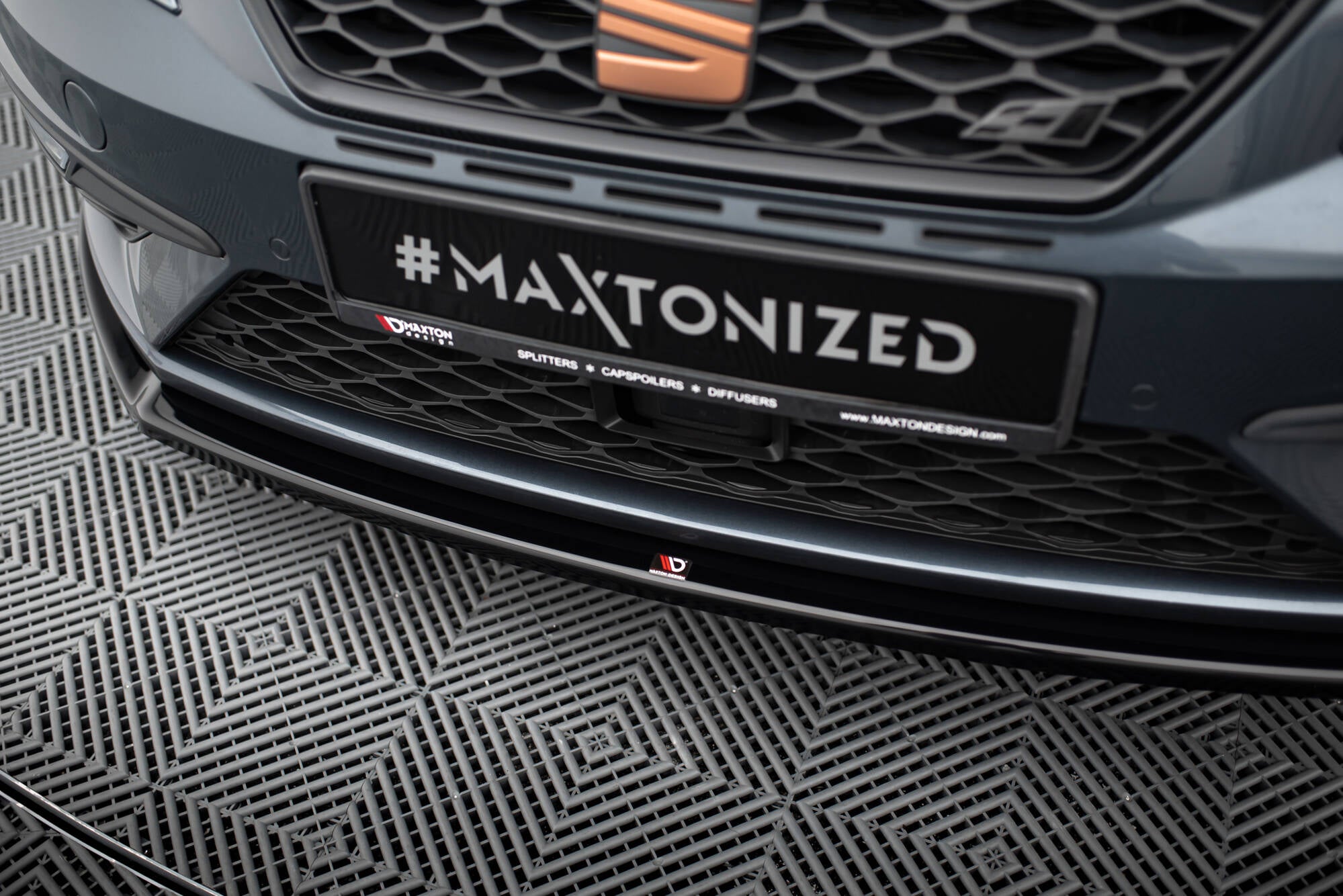 Maxton Design Street+ Spoilerlippe Front Ansatz V.2 passend für Seat Leon Cupra / FR Mk3 FL schwarz Hochglanz