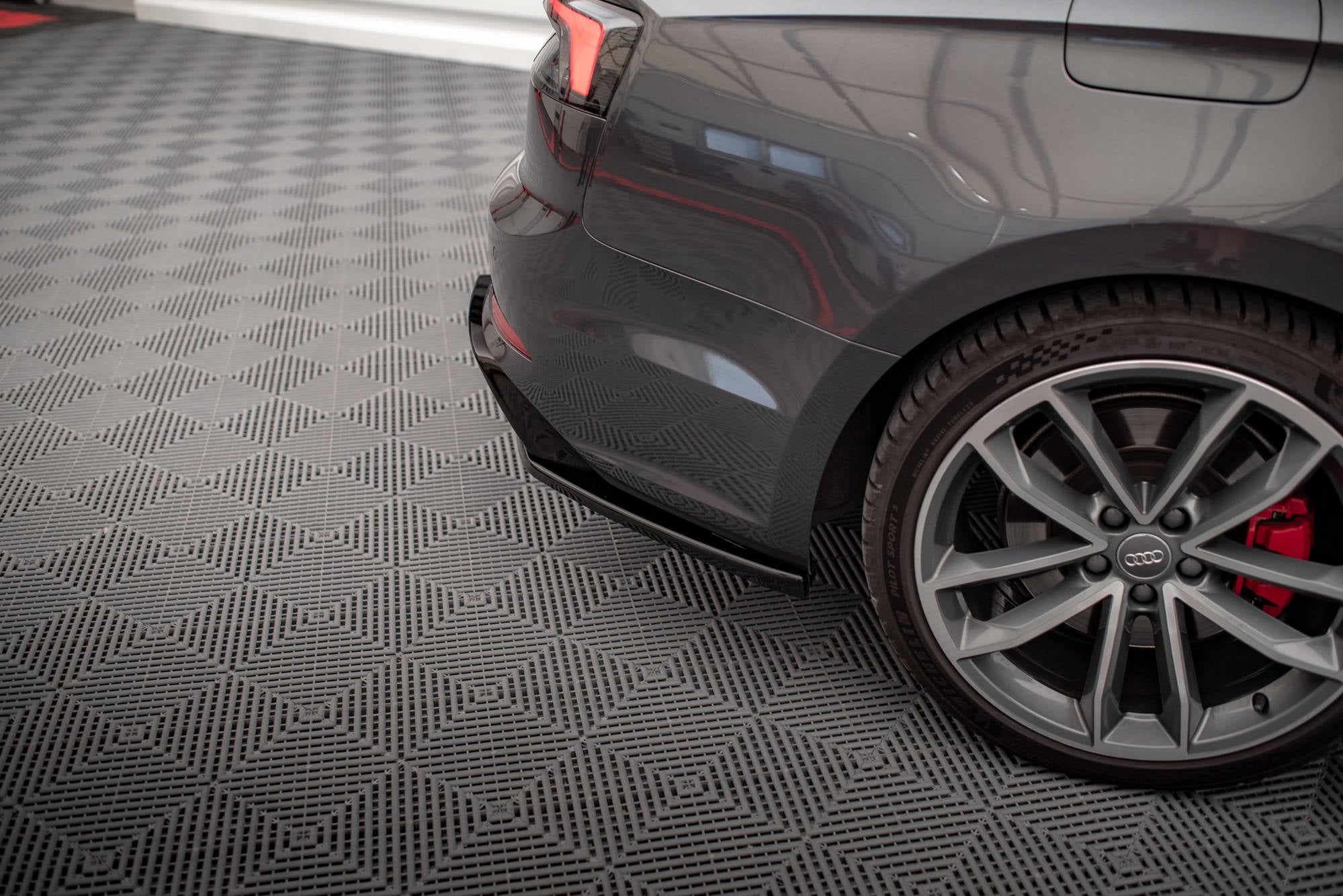 Maxton Design Heck Ansatz Flaps Diffusor passend für Audi S5 Coupe / Sportback F5 schwarz Hochglanz