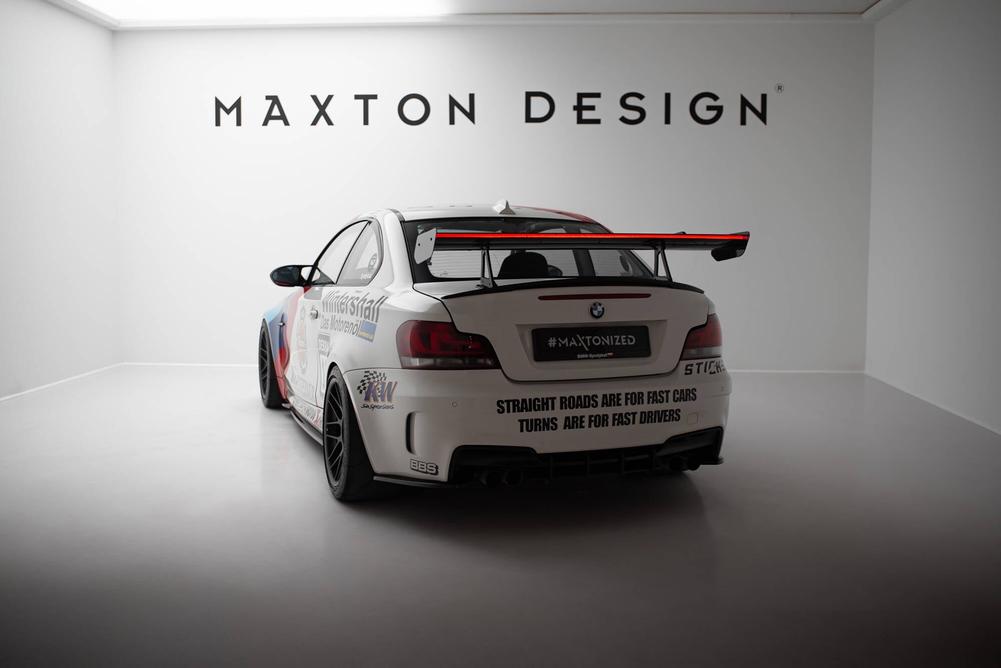 Maxton Design Carbon Spoiler With Upper Swan Mounting + LED BMW 1er M E82 für BMW M1 E82