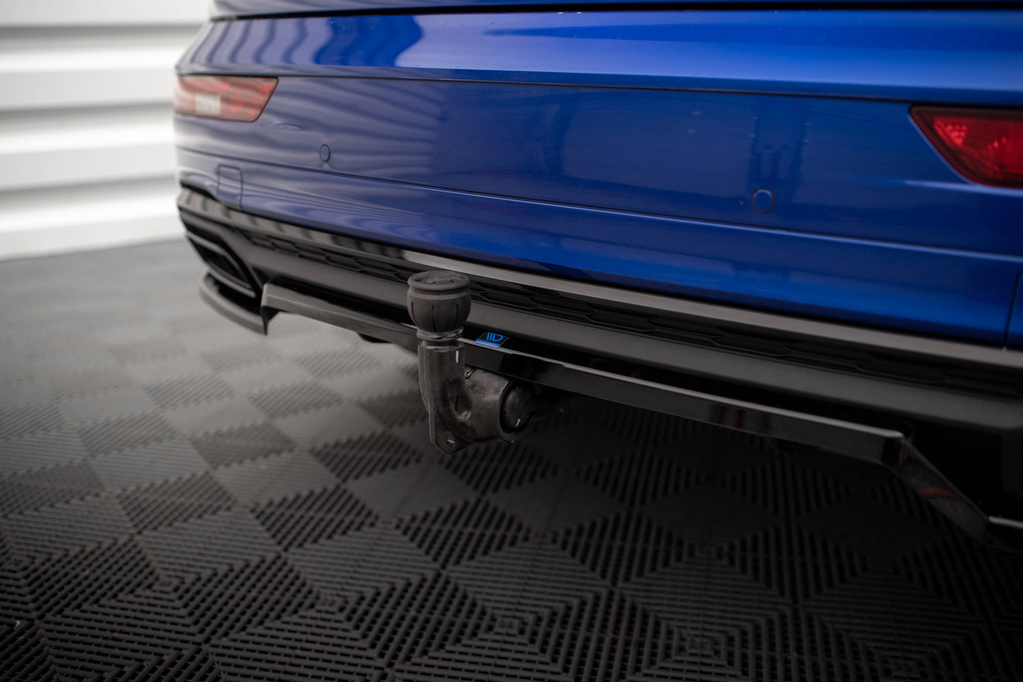 Maxton Design Street+ Mittlerer Diffusor RACE passend für Audi Q5 S-Line SUV Mk2 Facelift schwarz Hochglanz