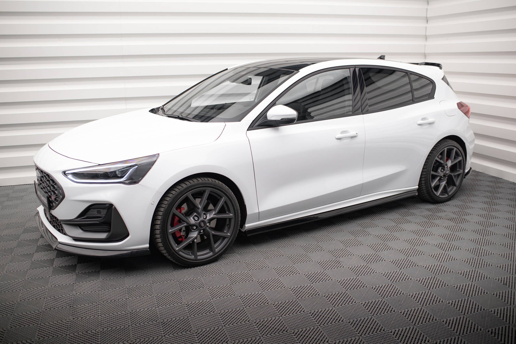 Maxton Design Street+ Seitenschweller Leisten passend für V.5 Ford Focus ST / ST-Line Mk4 Facelift schwarz Hochglanz