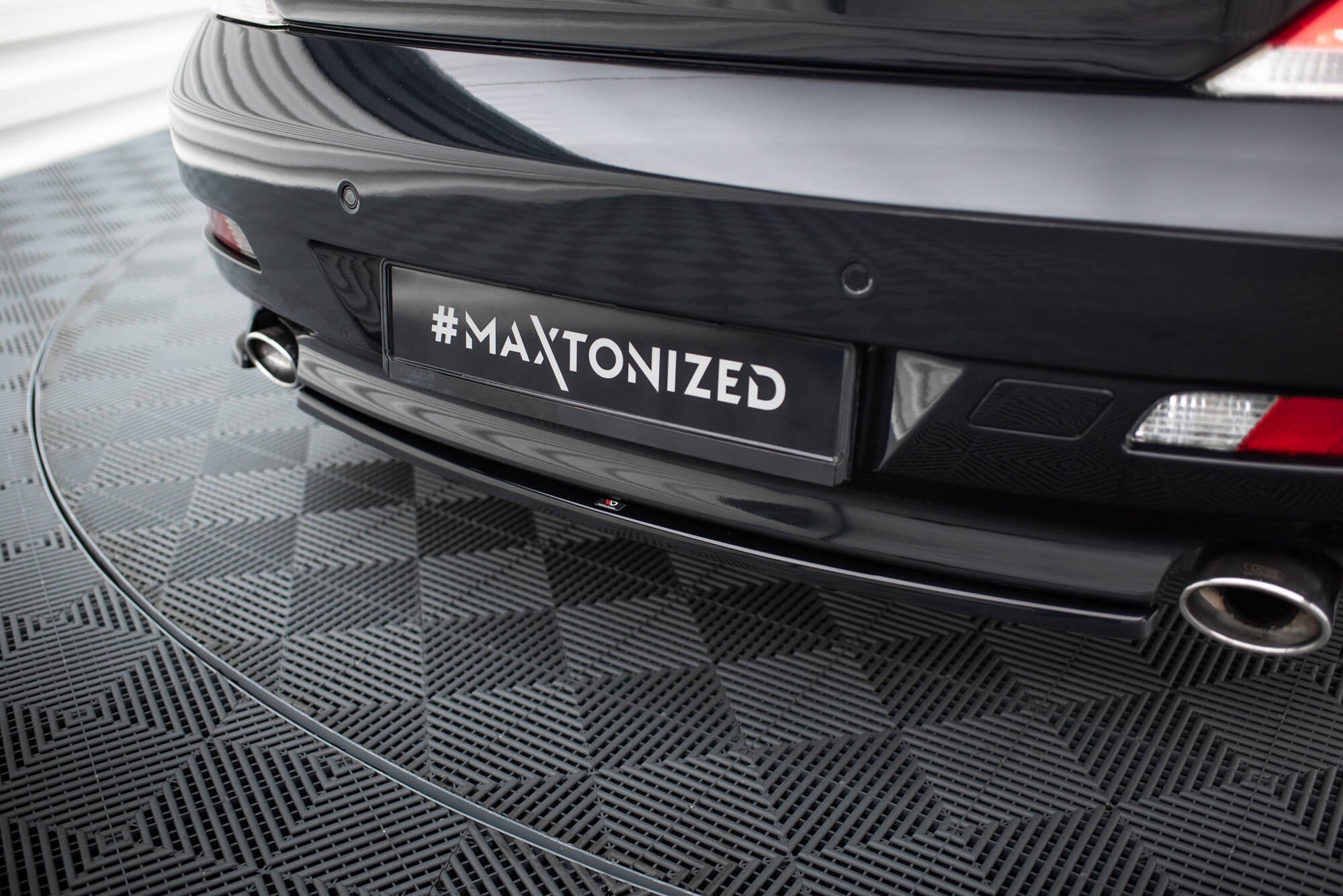 Maxton Design Street+ Mittlerer Diffusor RACE passend für BMW 6er Coupe / Cabrio E63 / E64 schwarz Hochglanz