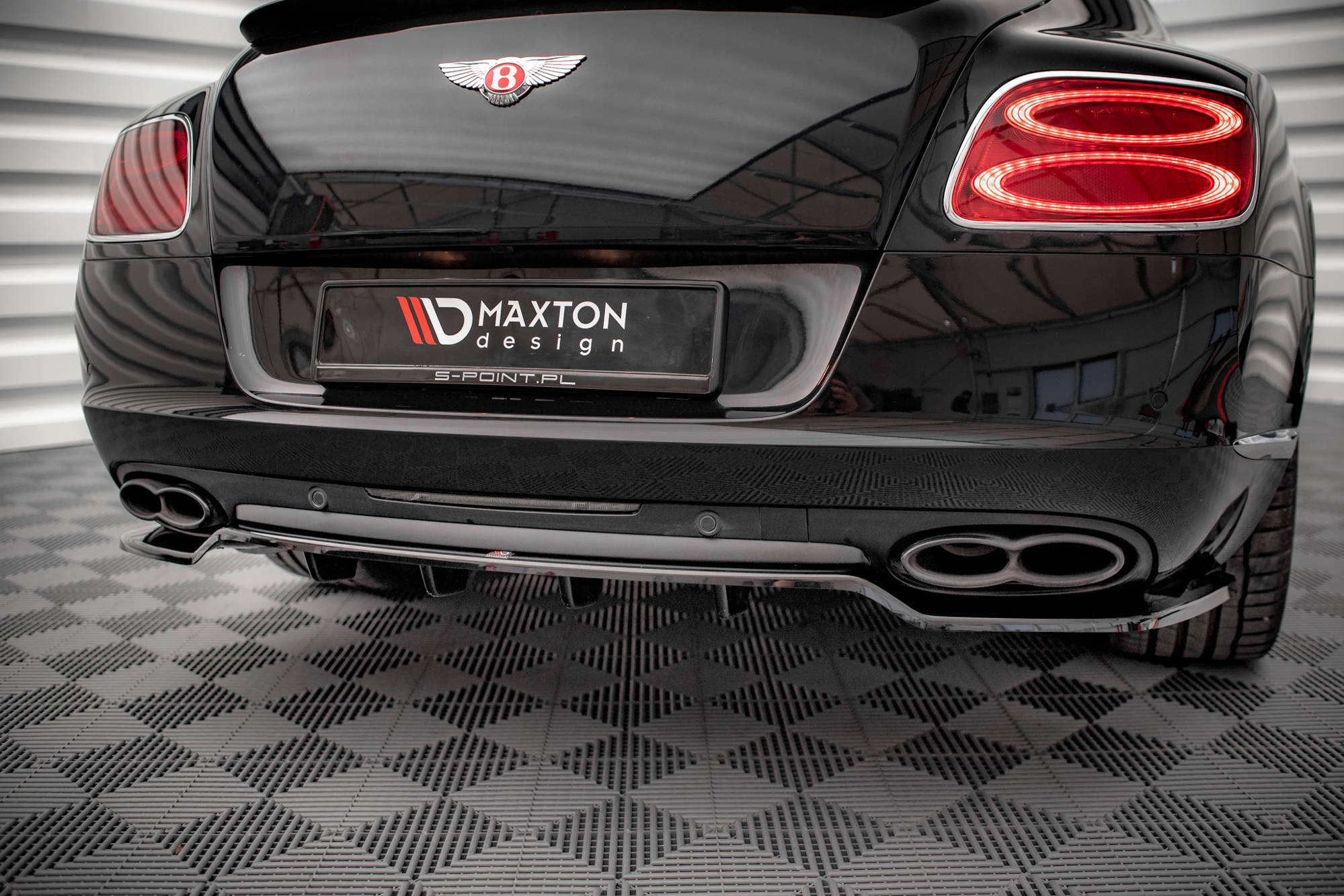 Maxton Design Street+ Mittlerer Diffusor RACE passend für Bentley Continental GT V8 S Mk2 schwarz Hochglanz