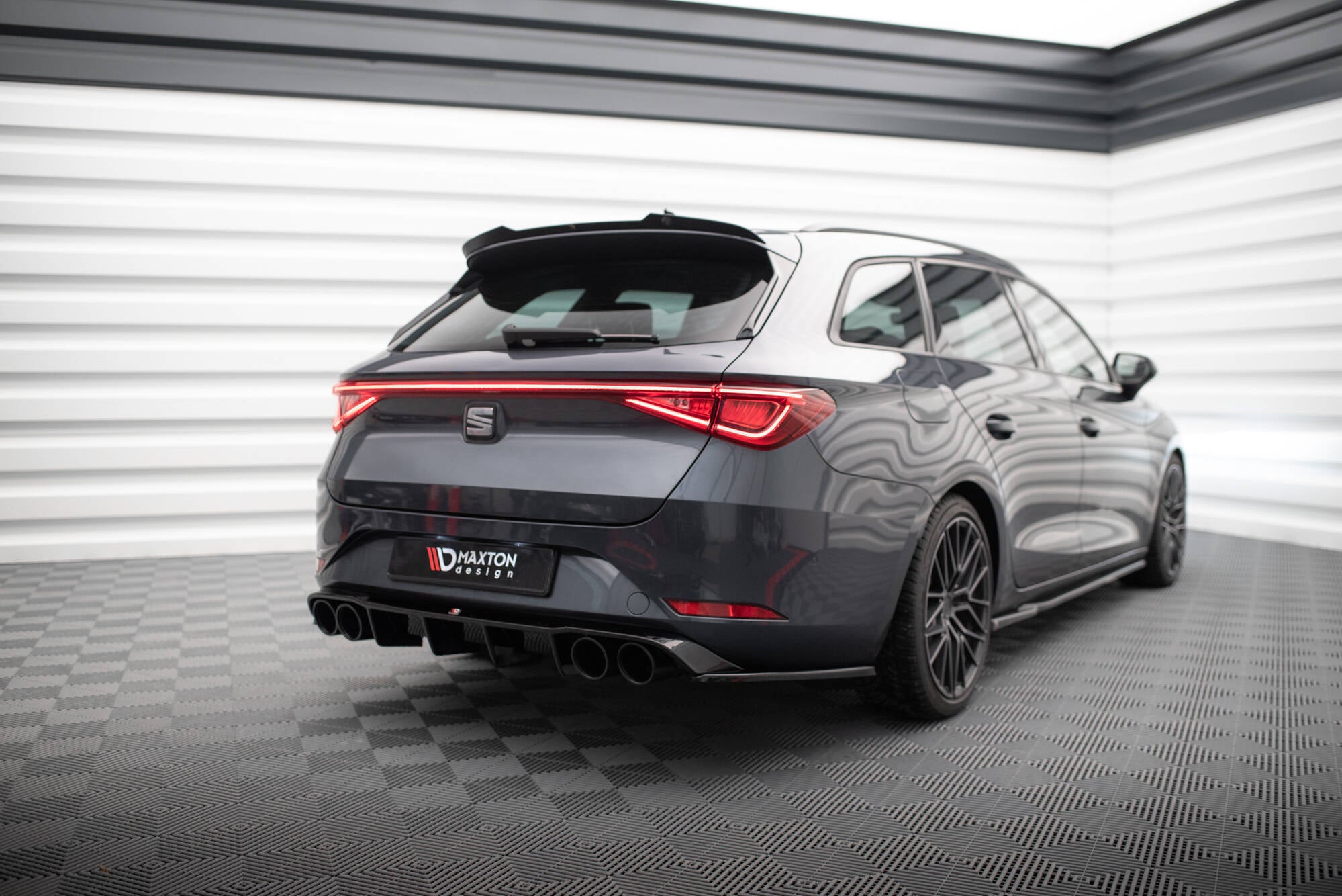 Maxton Design Diffusor Heck Ansatz + Endrohre für Seat Leon ST FR Mk4