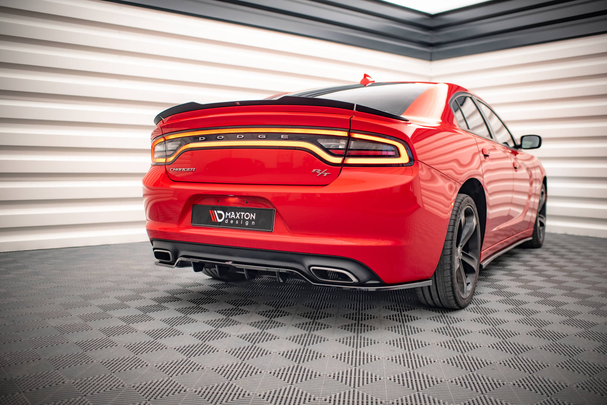 Maxton Design Street+ Mittlerer Diffusor RACE passend für Dodge Charger RT Mk7 Facelift schwarz Hochglanz