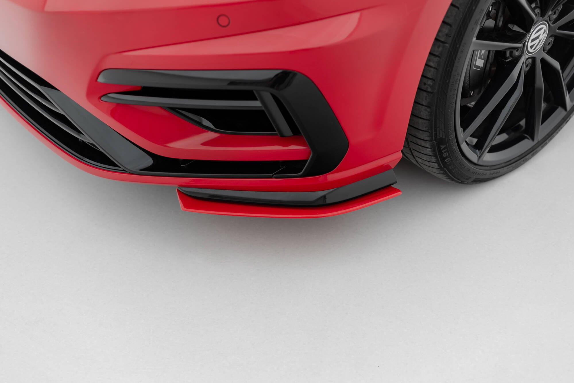Maxton Design Front Ansatz für VW Golf R / R-Line Mk7 Facelift
