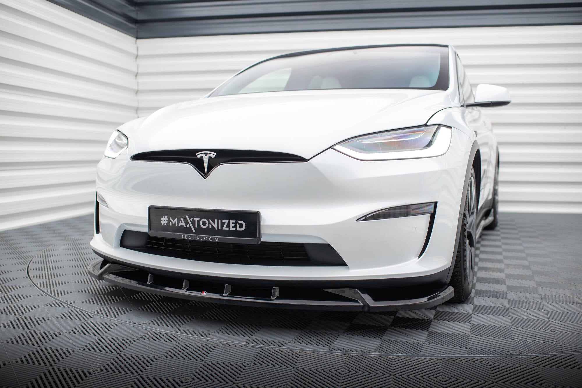 Maxton Design Street+ Spoilerlippe Front Ansatz V.2 passend für Tesla Model X Mk1 Facelift schwarz Hochglanz