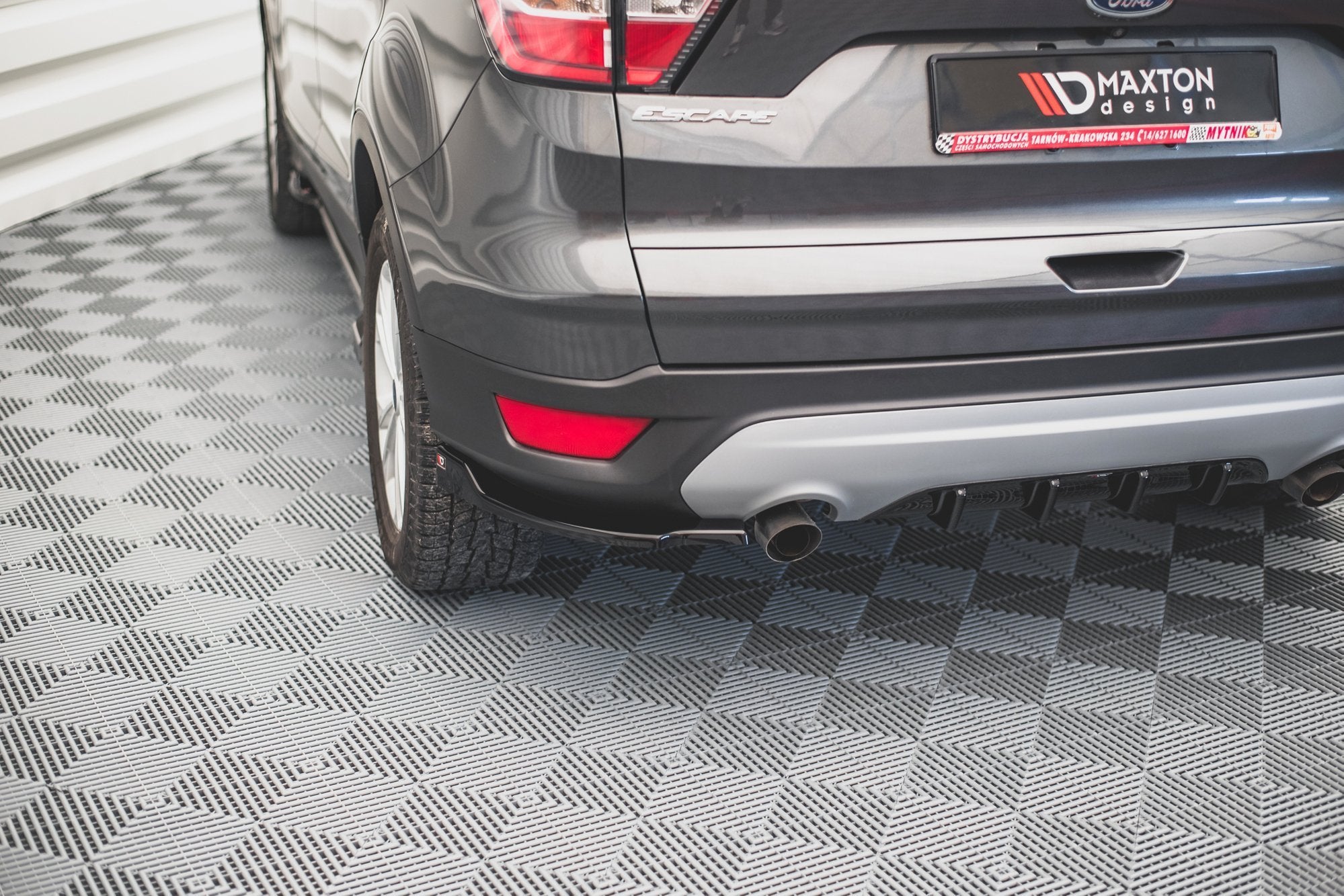Maxton Design Heck Ansatz Flaps Diffusor passend für Ford Escape Mk3 schwarz Hochglanz