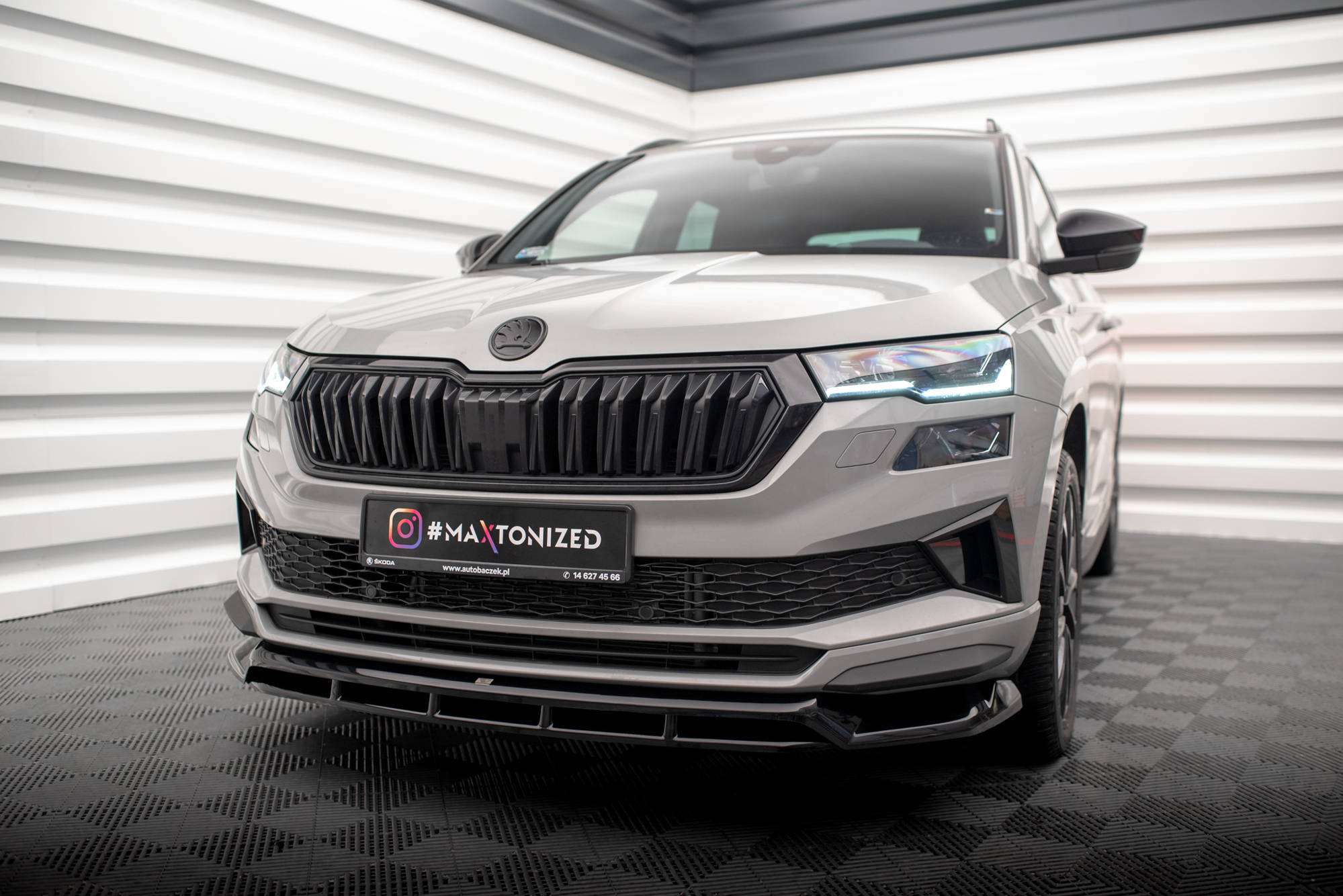 Maxton Design Street+ Spoilerlippe Front Ansatz passend für Skoda Karoq Sportline Mk1 Facelift schwarz Hochglanz