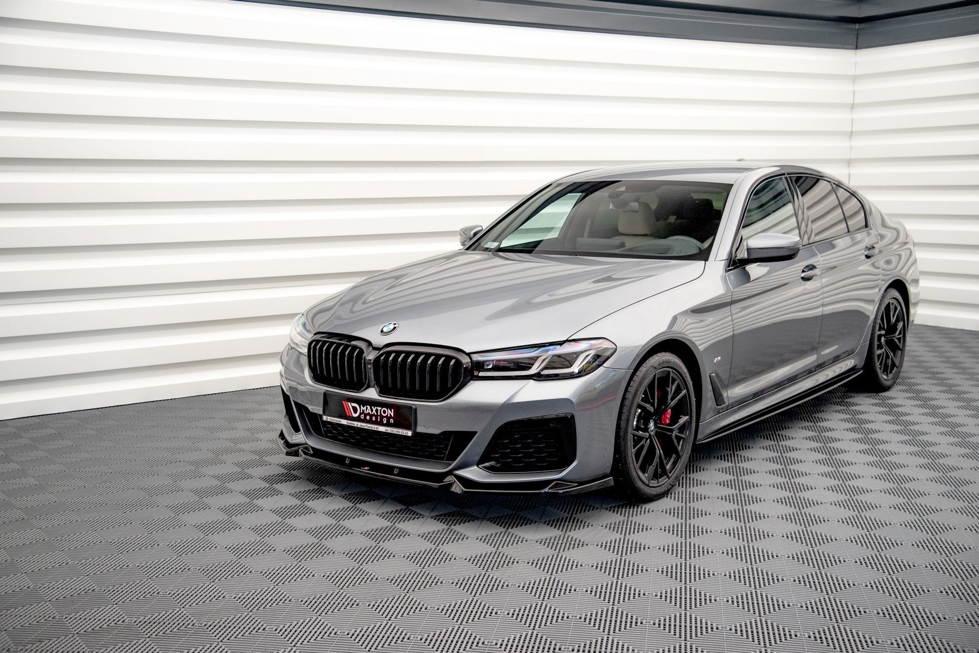 Maxton Design Street+ Spoilerlippe Front Ansatz V.1 passend für BMW 5er M-Paket / M550i / M550d Limousine / Touring G30 / G31 Facelift schwarz Hochglanz