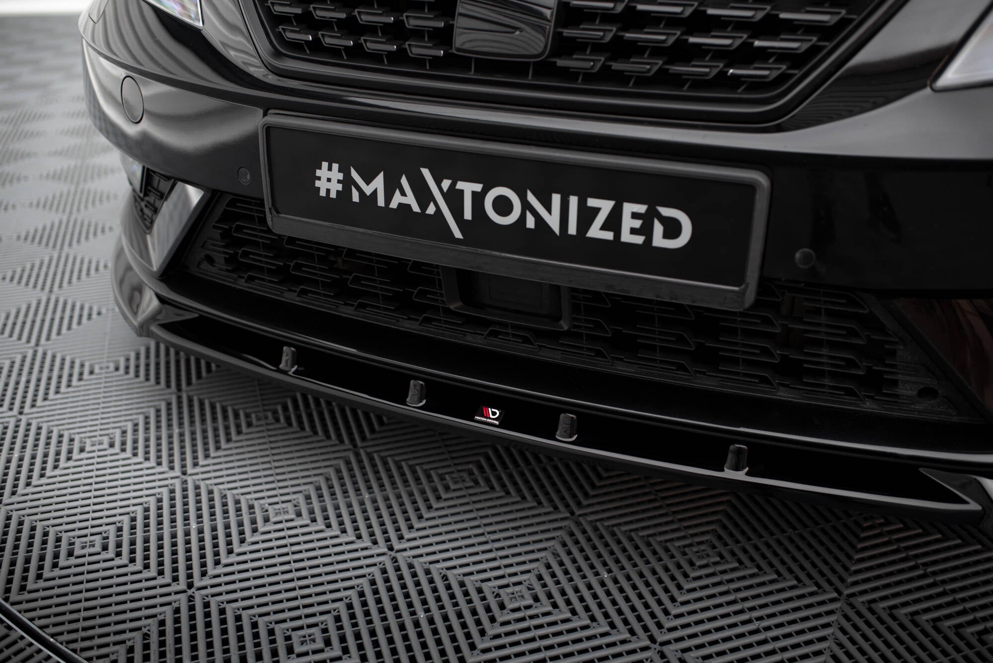 Maxton Design Street+ Spoilerlippe Front Ansatz V.1 passend für Seat Leon Mk3 Facelift schwarz Hochglanz