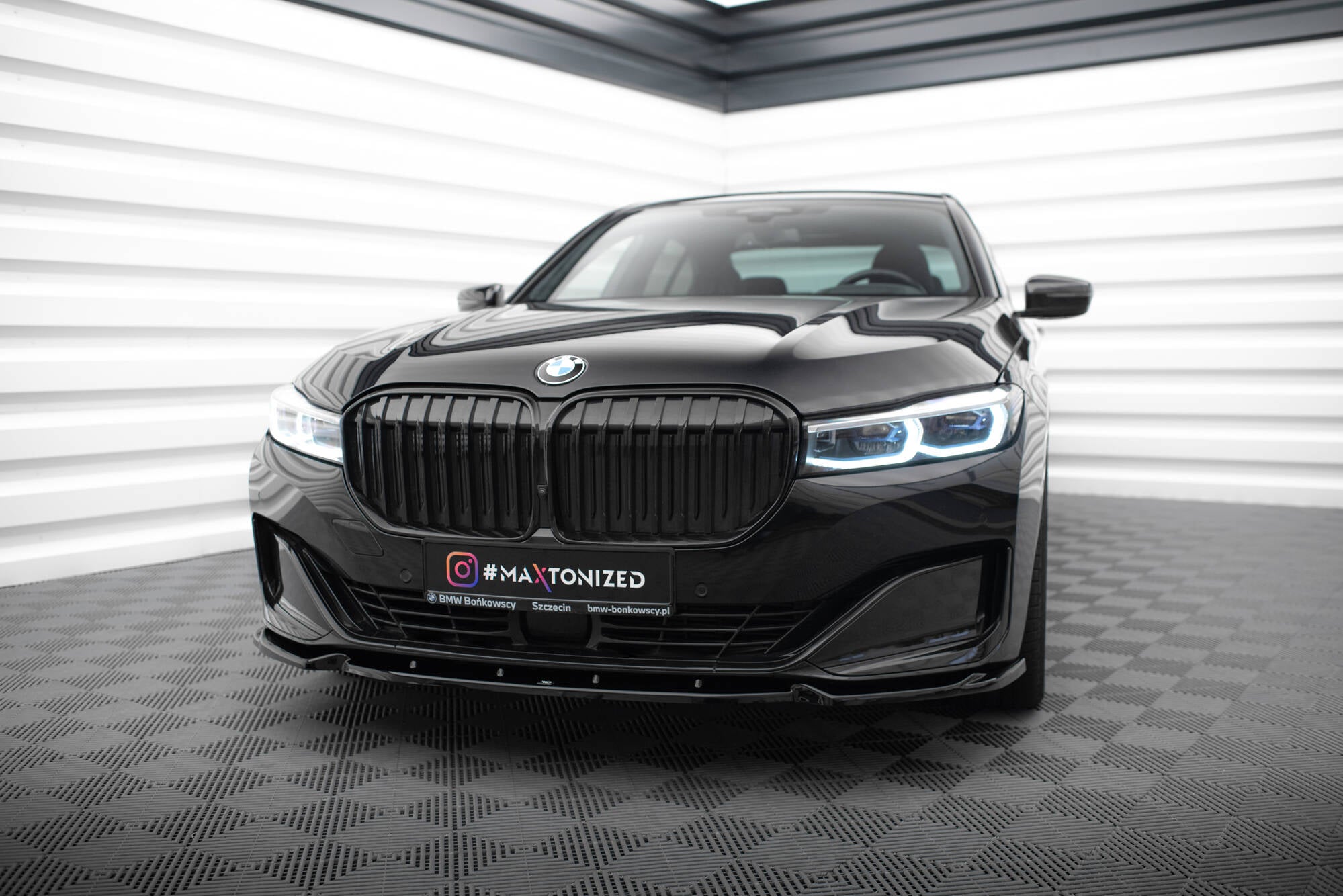 Maxton Design Street+ Spoilerlippe Front Ansatz V.1 passend für BMW 7 G11 / G12 Facelift schwarz Hochglanz