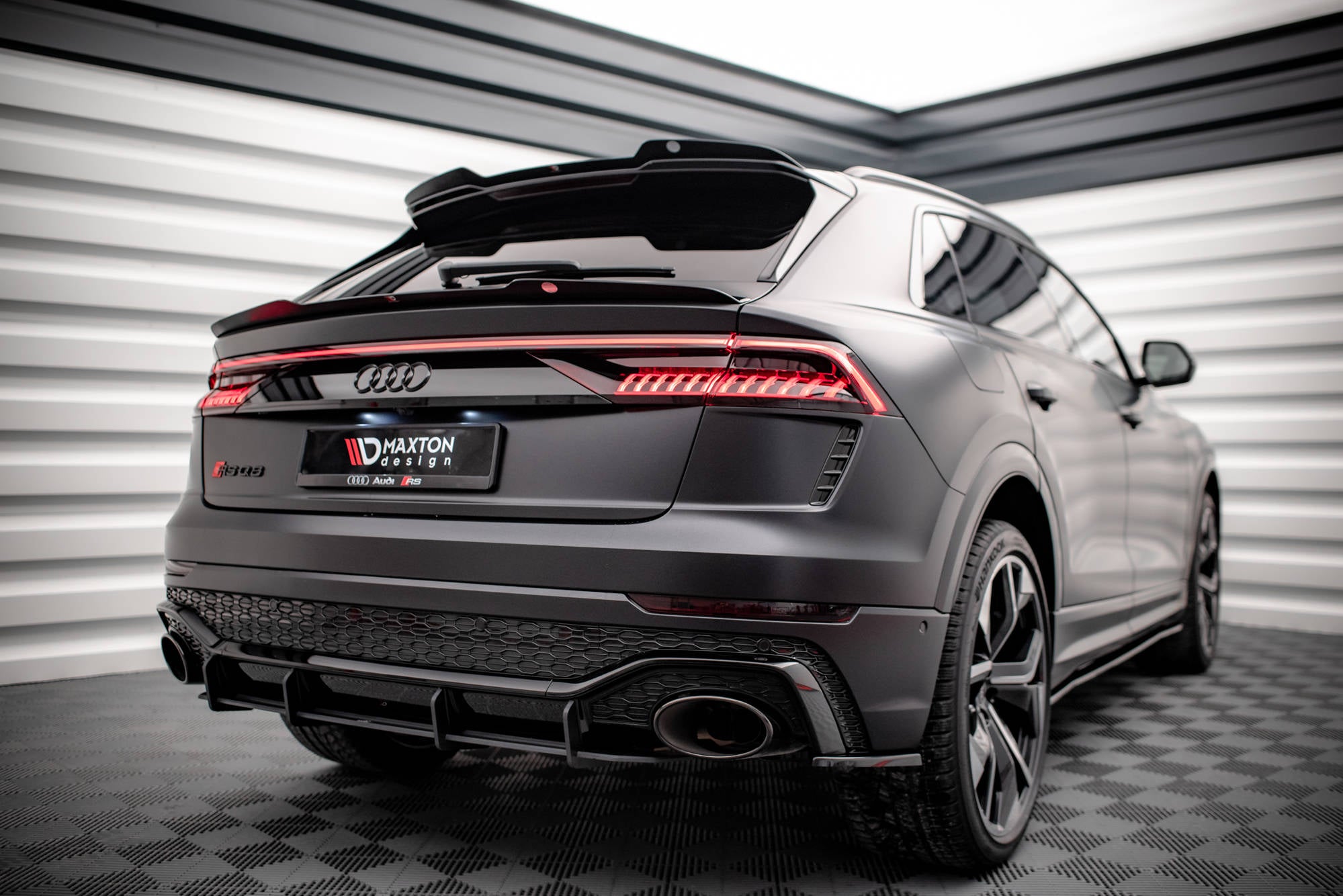 Maxton Design Heck Ansatz Flaps Diffusor passend für Audi RSQ8 Mk1 schwarz Hochglanz