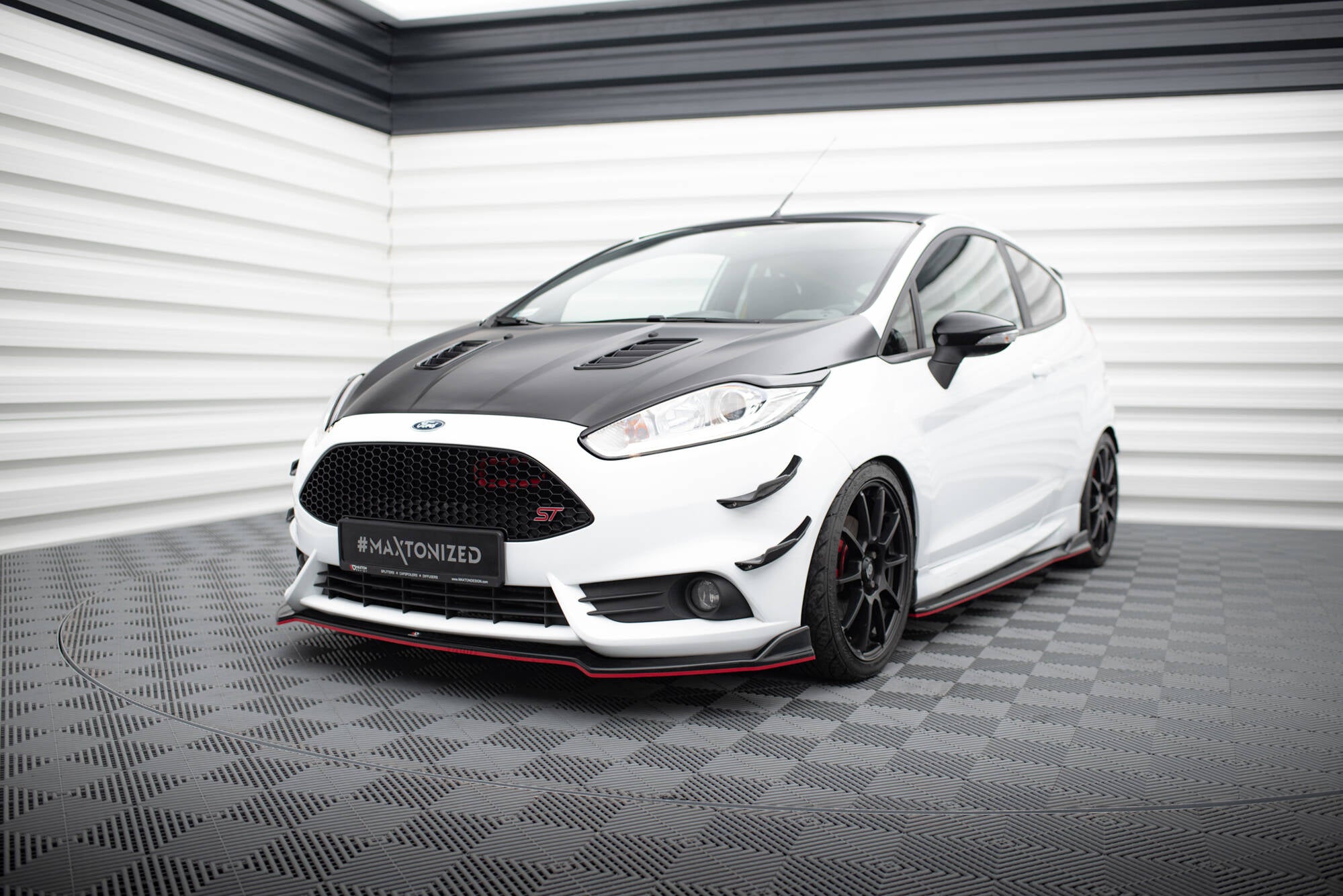 Maxton Design Street+ Spoilerlippe Front Ansatz V.5 passend für Ford Fiesta ST Mk7 Facelift schwarz Hochglanz