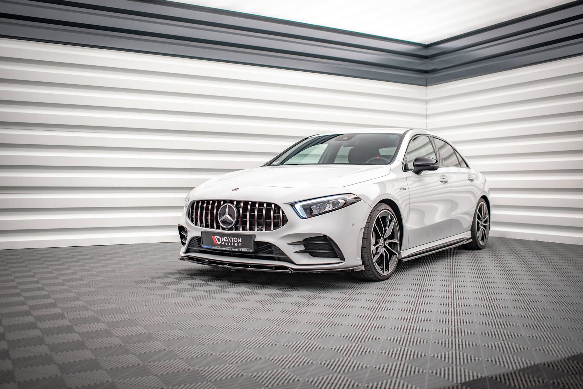 Maxton Design Street+ Spoilerlippe Front Ansatz V.4 passend für Mercedes A35 AMG / AMG-Line W177 schwarz Hochglanz