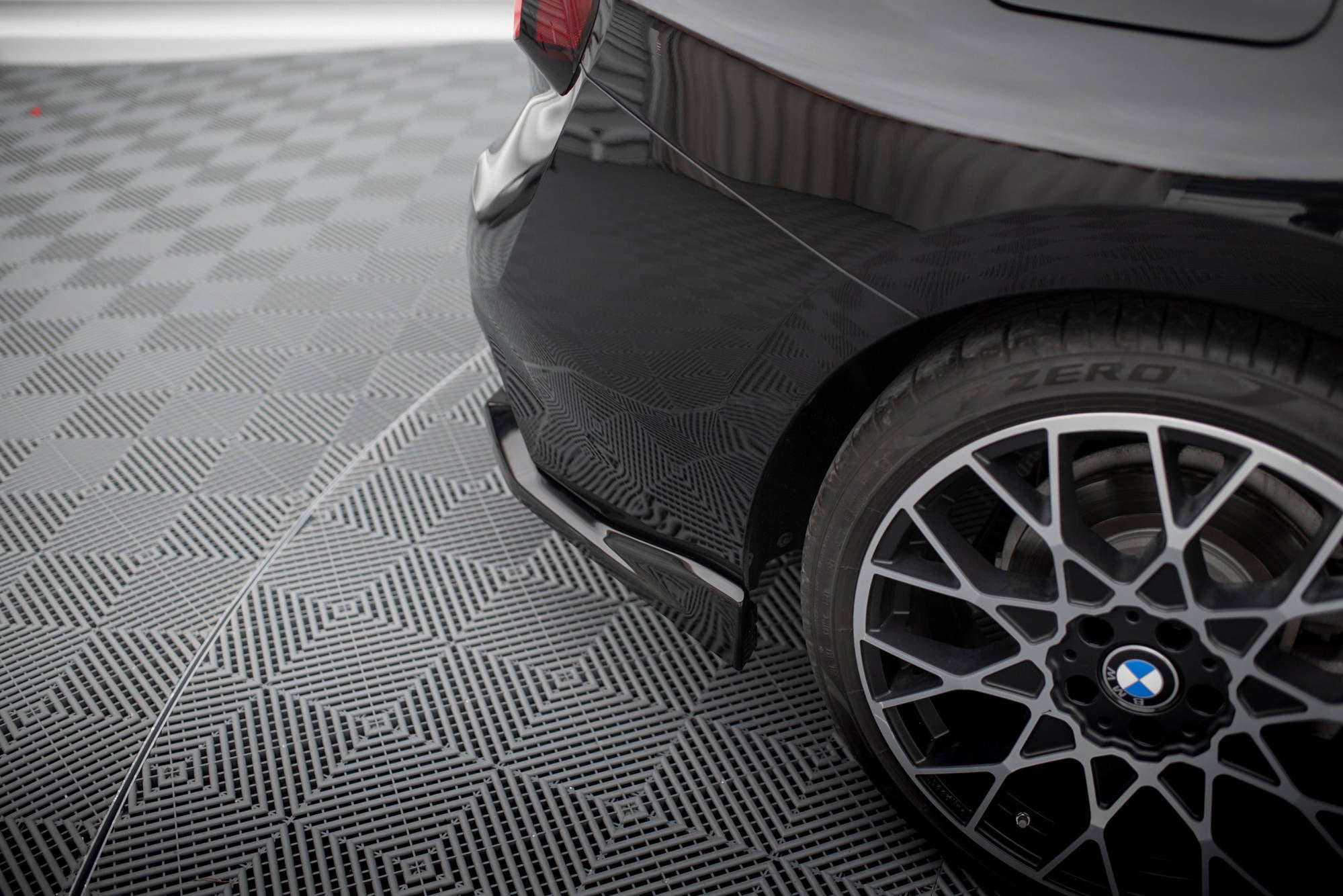 Maxton Design Heck Ansatz Flaps Diffusor V.2 passend für BMW 2 Coupe G42 schwarz Hochglanz