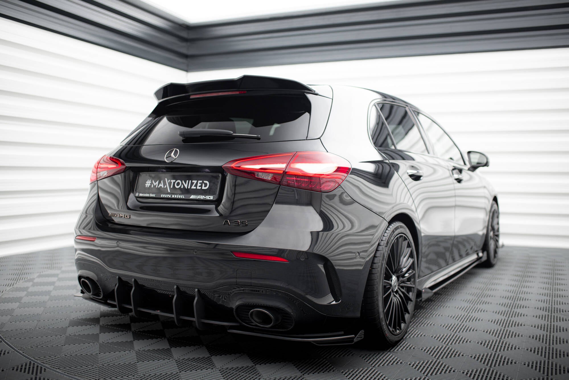 Maxton Design Street Pro Heck Ansatz Flaps Diffusor + Flaps passend für Mercedes-AMG A35 Hatchback W177 schwarz Hochglanz