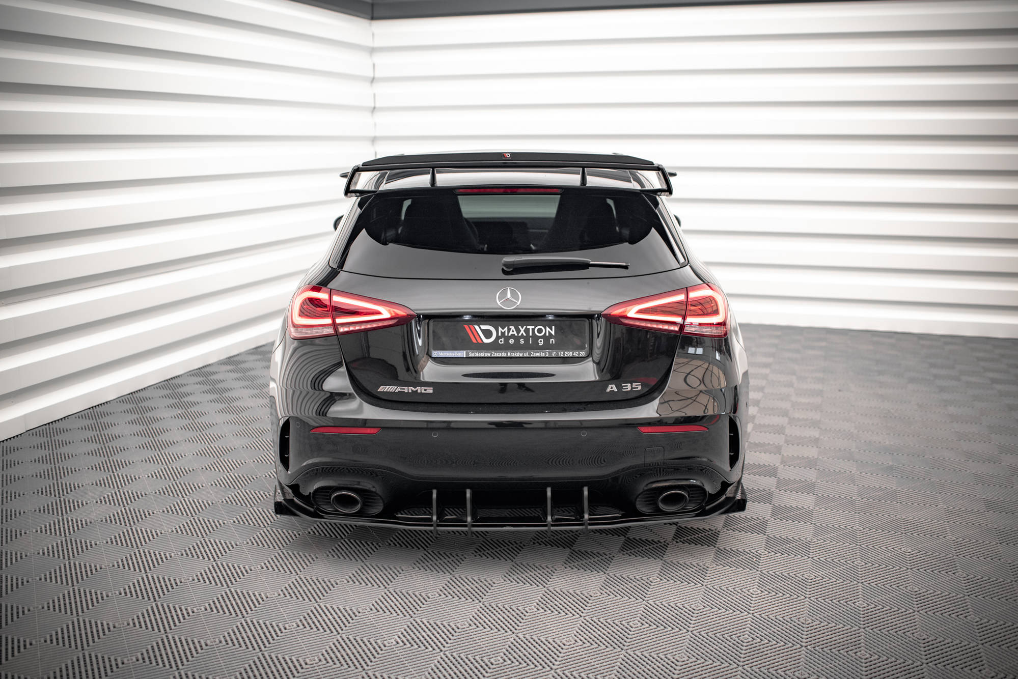 Maxton Design Robuste Racing Diffusor Heck Ansatz + Flaps passend für Mercedes A35 AMG Hatchback Aero Pack W177 schwarz Hochglanz