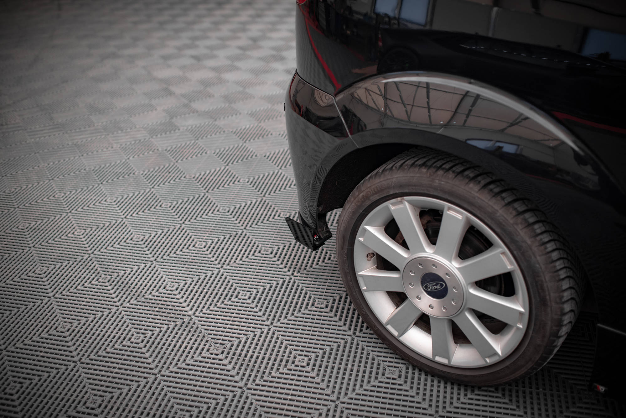 Maxton Design Street Pro Heck Ansatz Flaps Diffusor + Flaps passend für Ford Fiesta ST Mk6 schwarz Hochglanz