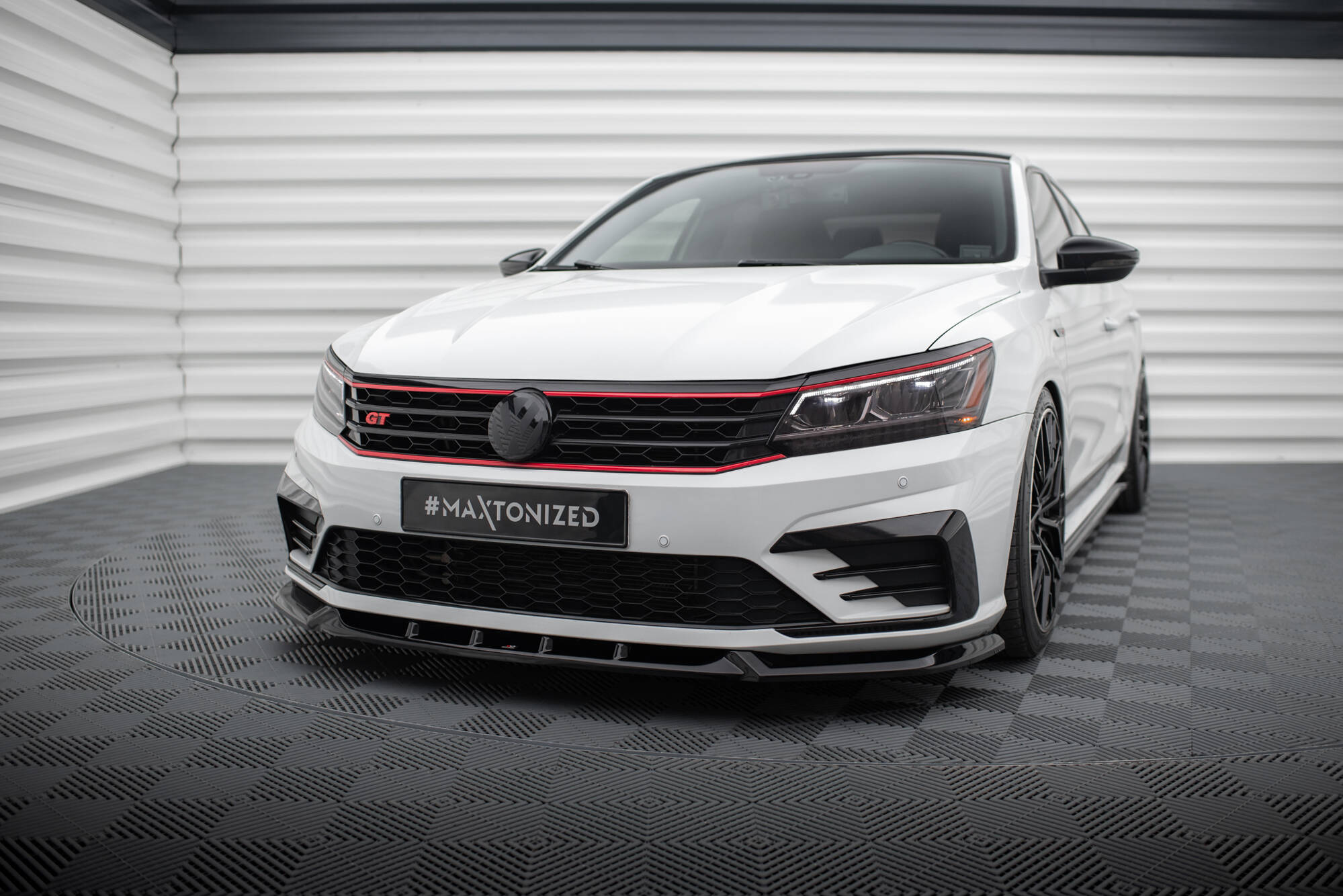 Maxton Design Street+ Spoilerlippe Front Ansatz V.1 passend für VW Passat GT B8 Facelift USA schwarz Hochglanz
