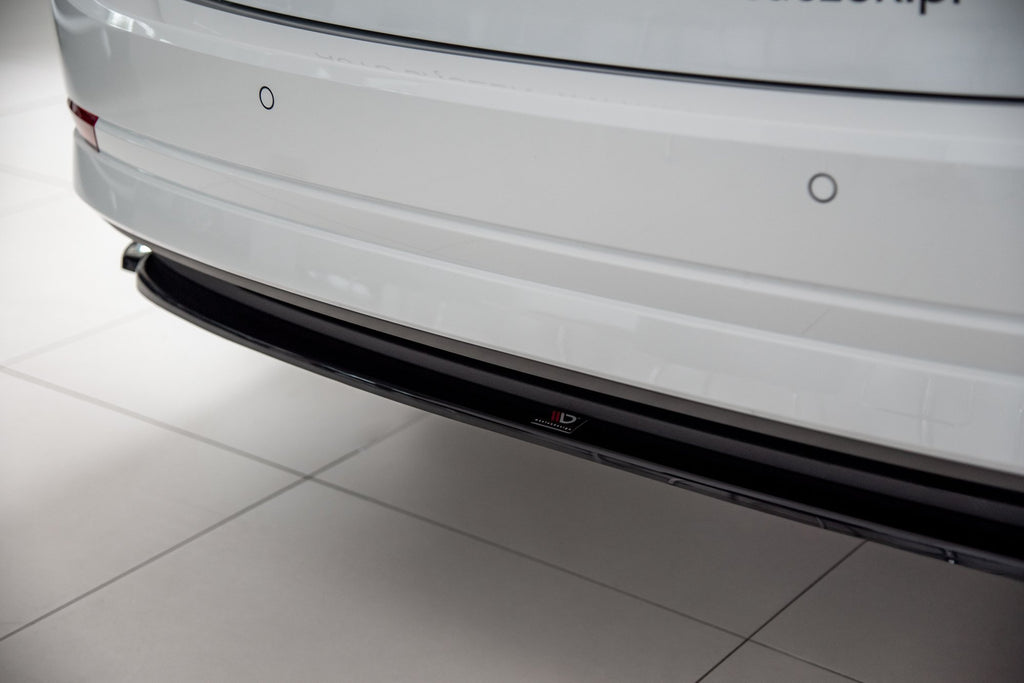 Maxton Design Mittlerer Diffusor Heck Ansatz für Skoda Octavia Mk4 Carbon Look