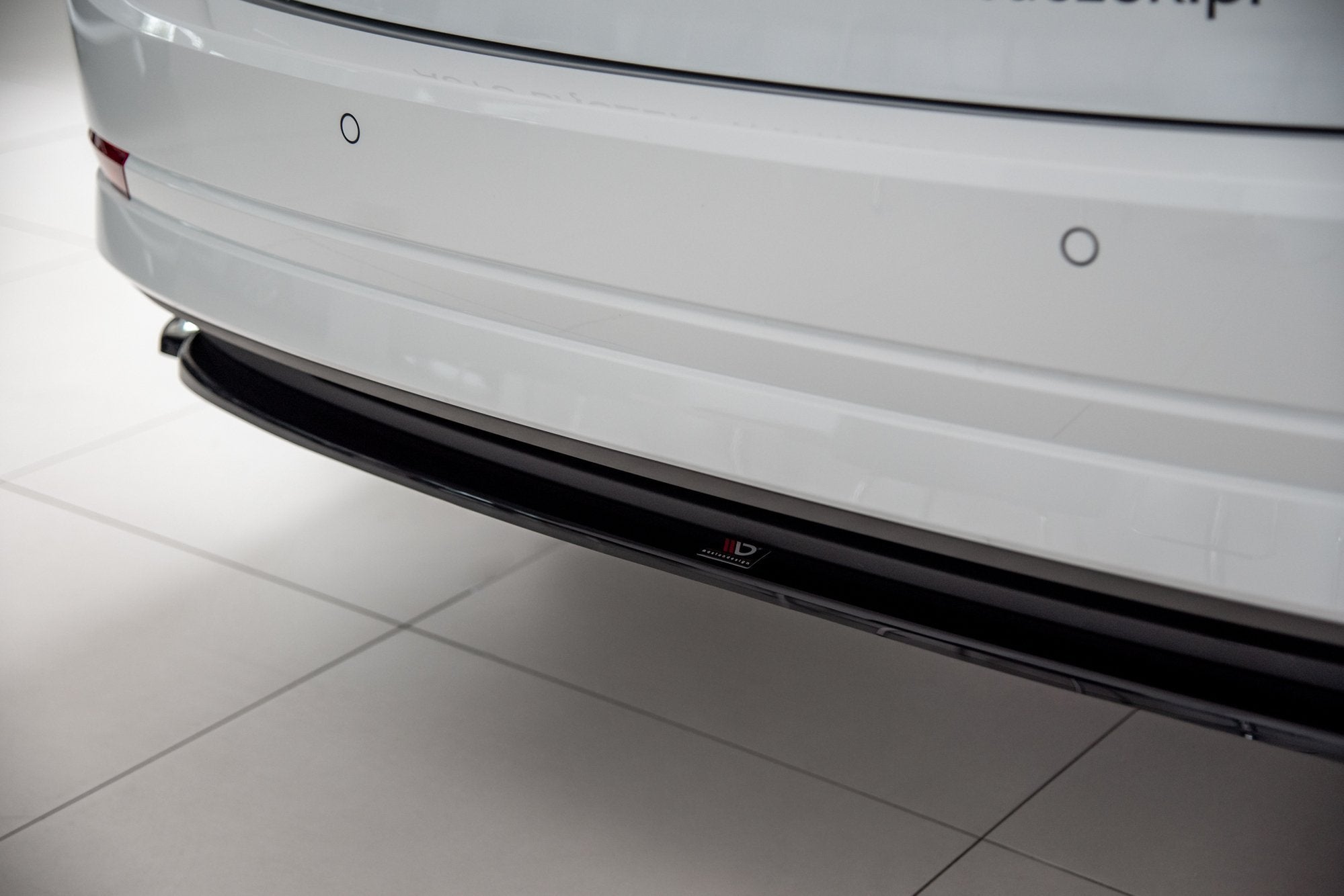 Maxton Design Mittlerer Diffusor Heck Ansatz für Skoda Octavia Mk4 Carbon Look