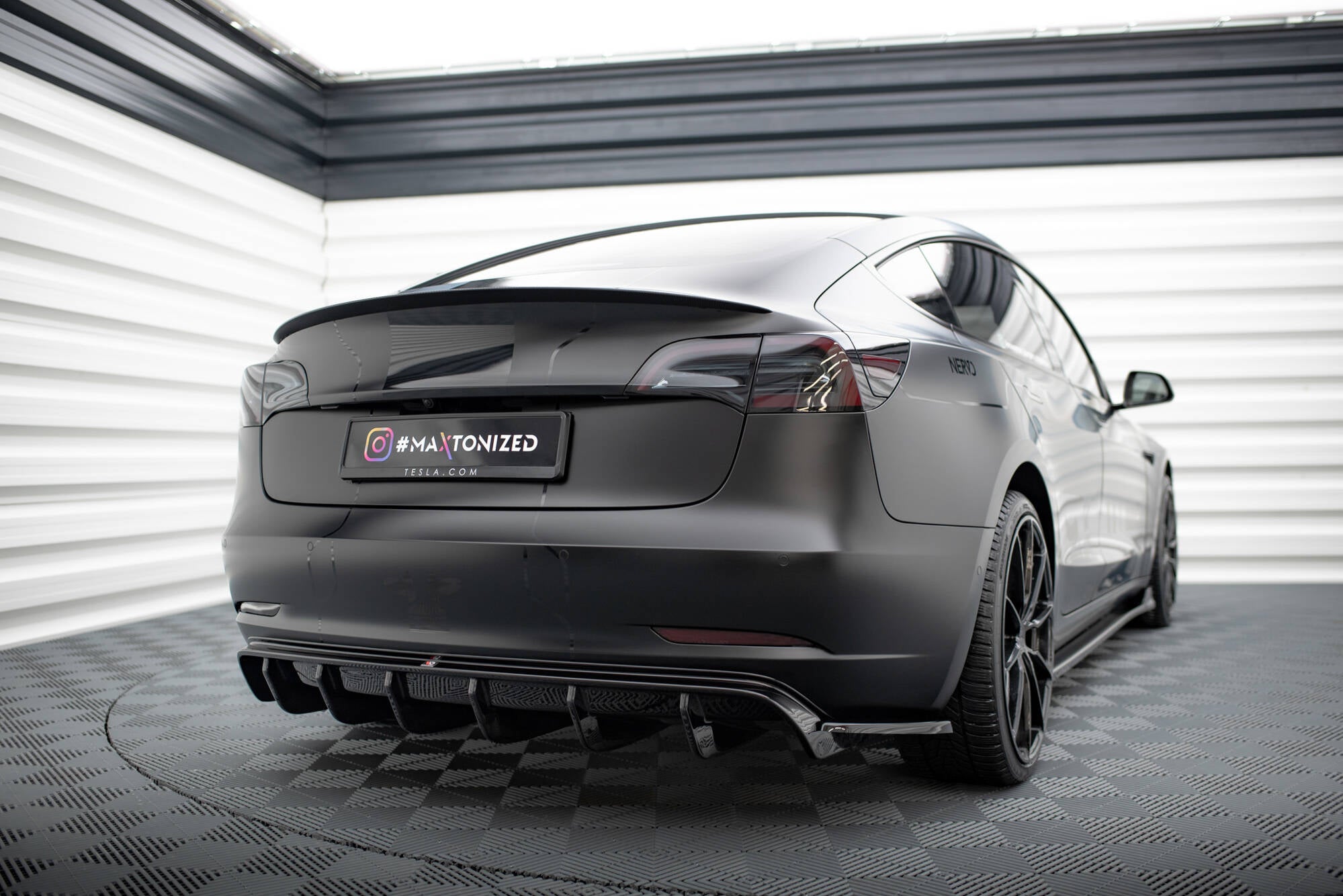 Maxton Design Diffusor Heck Ansatz V.2 passend für Tesla Model 3 schwarz Hochglanz