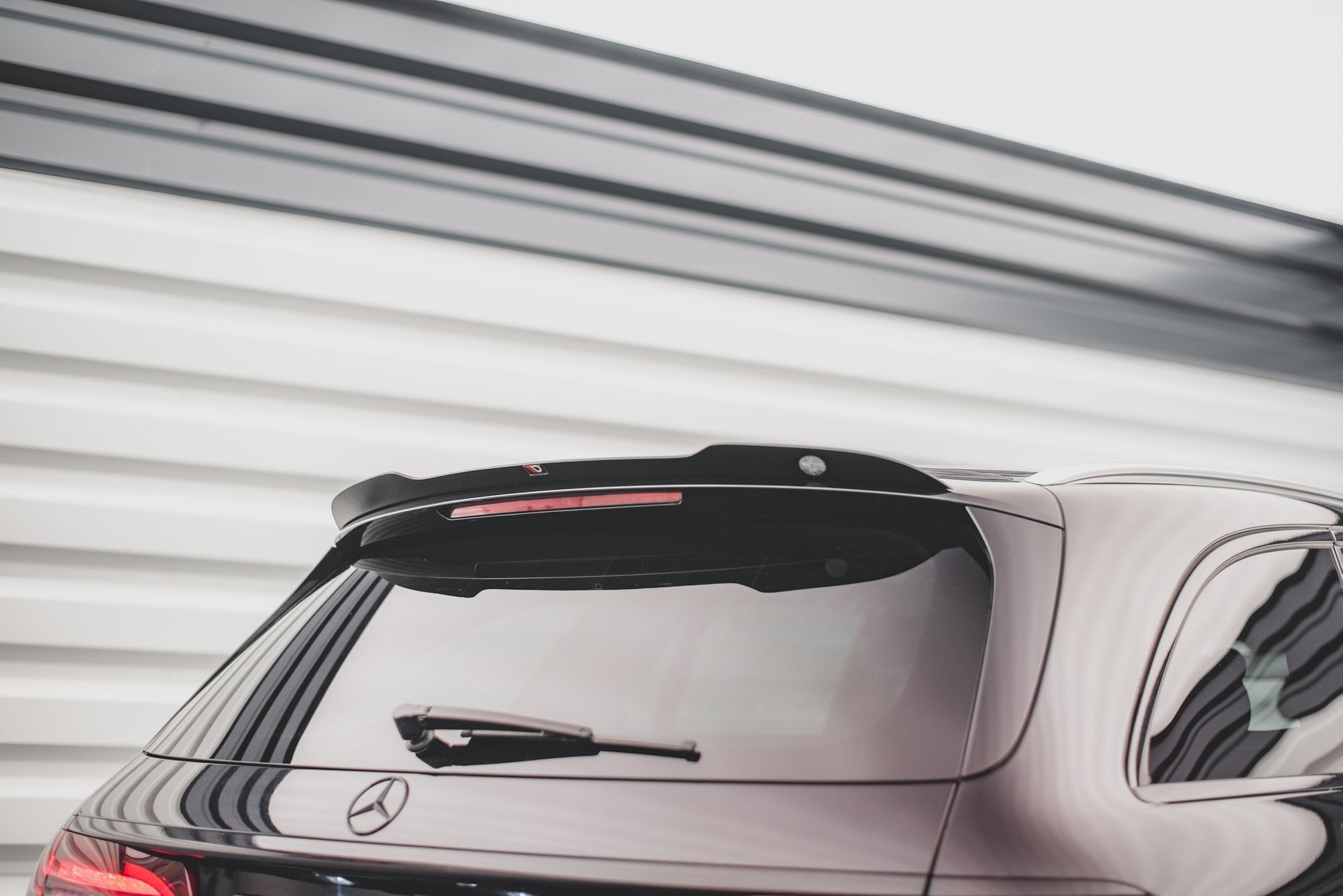 Maxton Design Spoiler CAP V.1 passend für Mercedes-Benz E Kombi S213 schwarz Hochglanz