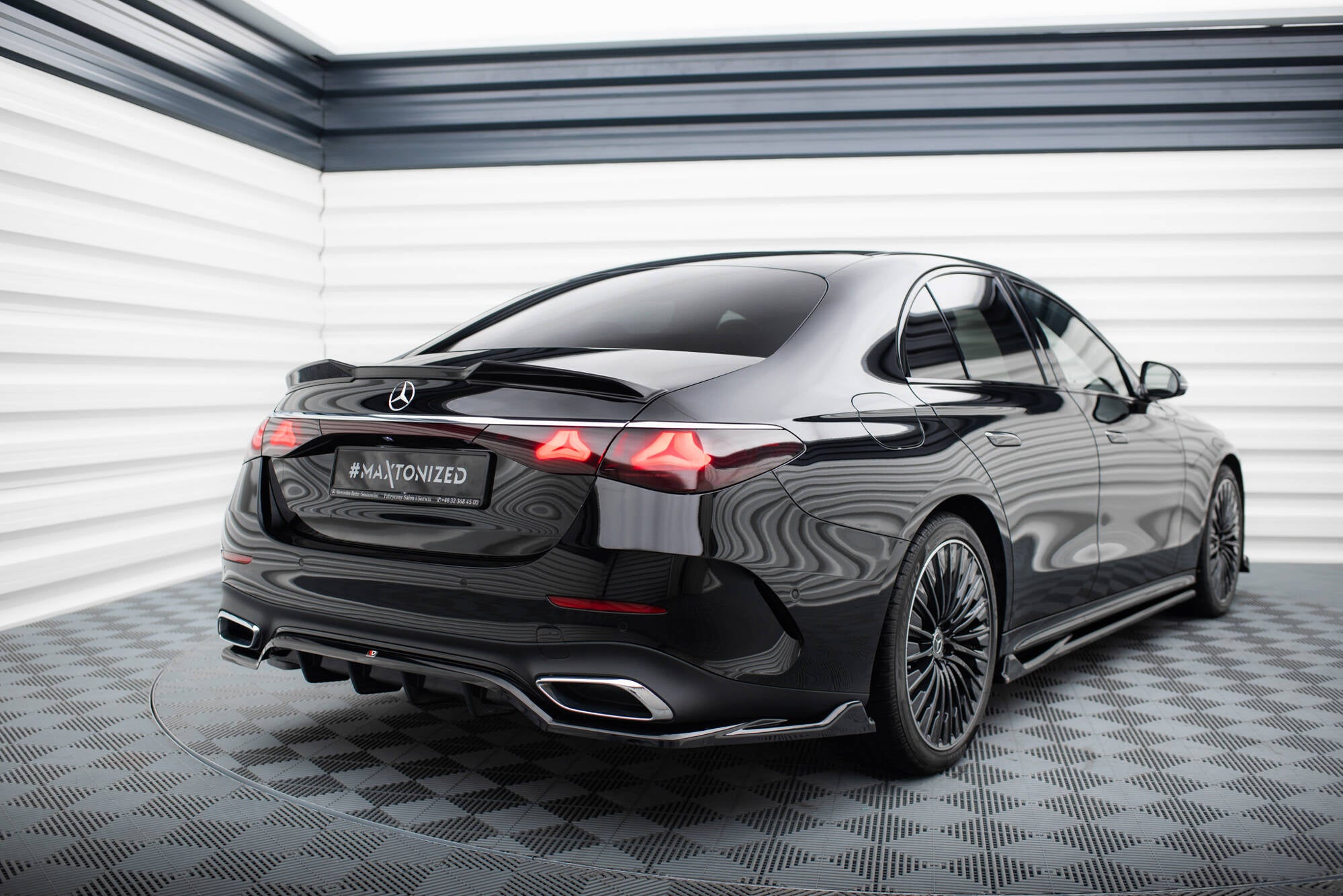 Maxton Design Spoiler CAP 3D passend für Mercedes-Benz E AMG-Line / E53 AMG Limousine W214 schwarz Hochglanz
