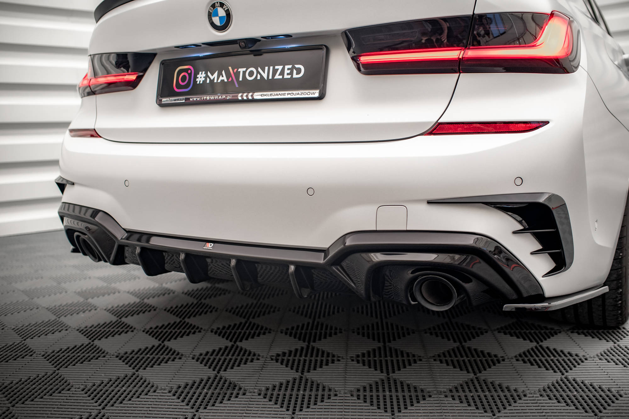 Maxton Design Diffusor Heck Ansatz für BMW 3er M-Paket G20 / G21 (Passend für Fahrzeuge mit Anhängerkupplung) schwarz Hochglanz