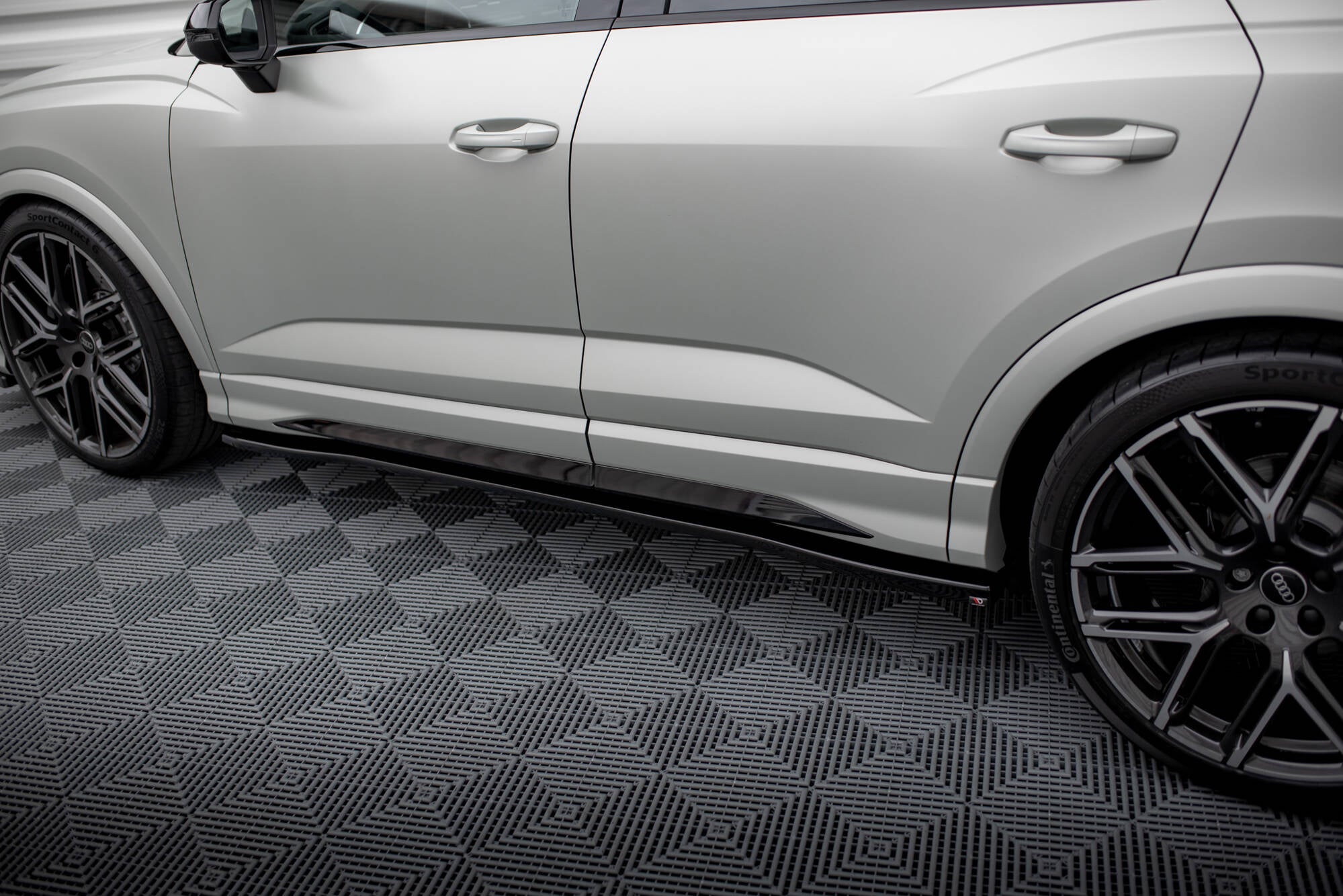 Maxton Design Street+ Seitenschweller Leisten V.2 passend für Audi Q3 S-Line / RSQ3 Sportback / SUV F3 schwarz Hochglanz