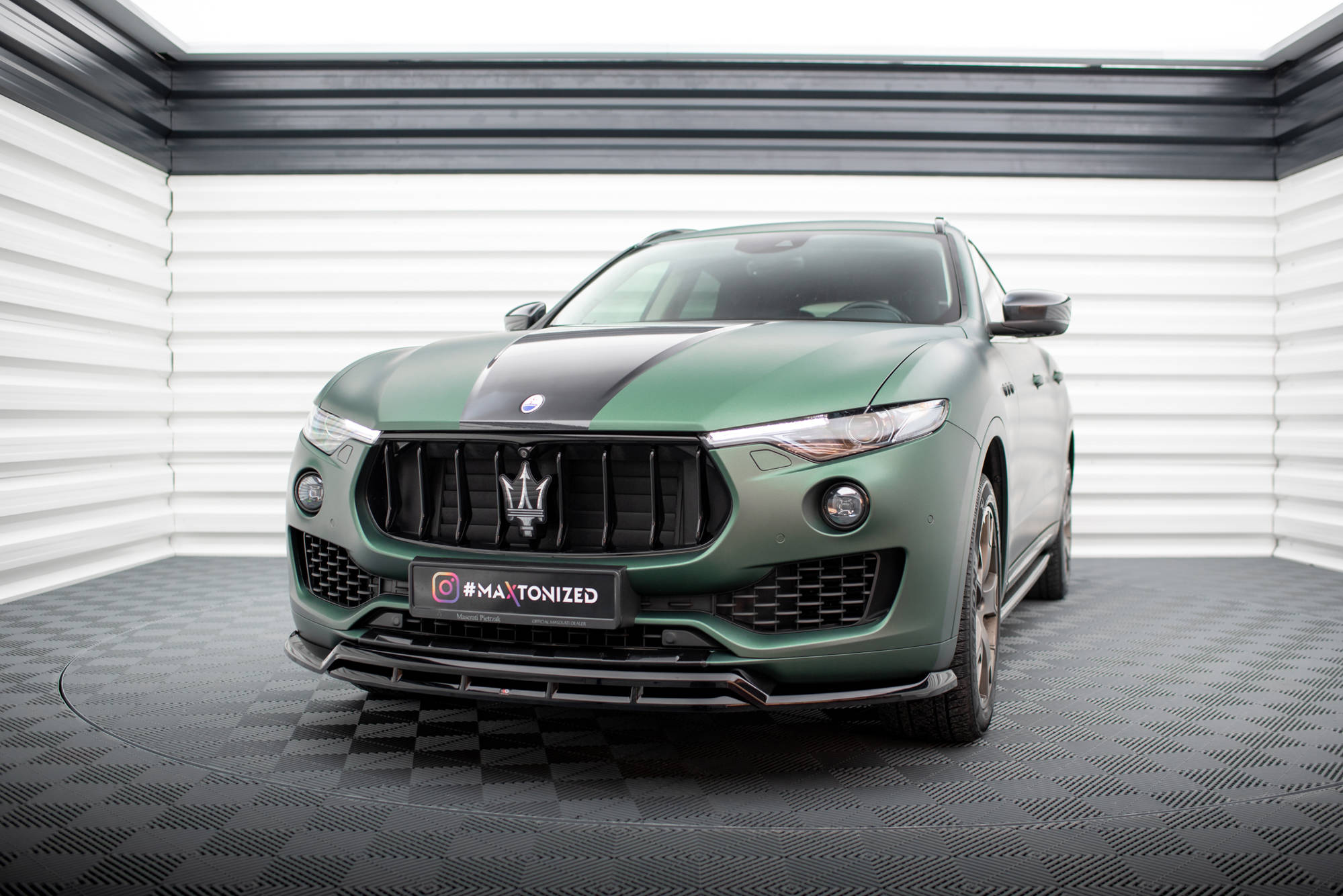 Maxton Design Street+ Spoilerlippe Front Ansatz V.2 passend für Maserati Levante Mk1 schwarz Hochglanz
