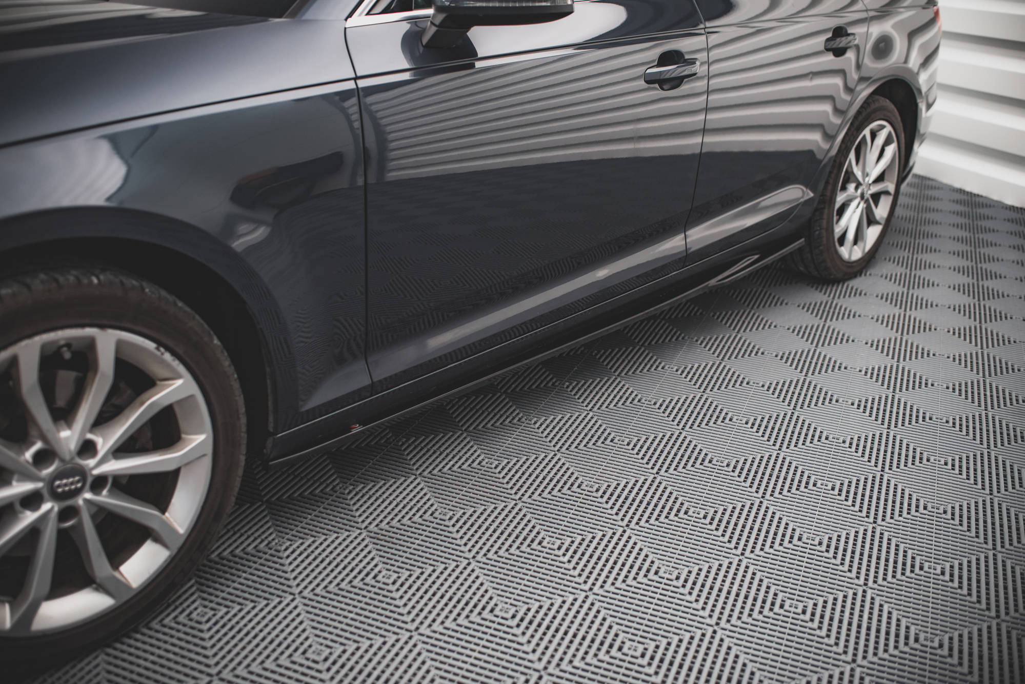 Maxton Design Street+ Seitenschweller Leisten passend für Audi A4 B9 schwarz Hochglanz