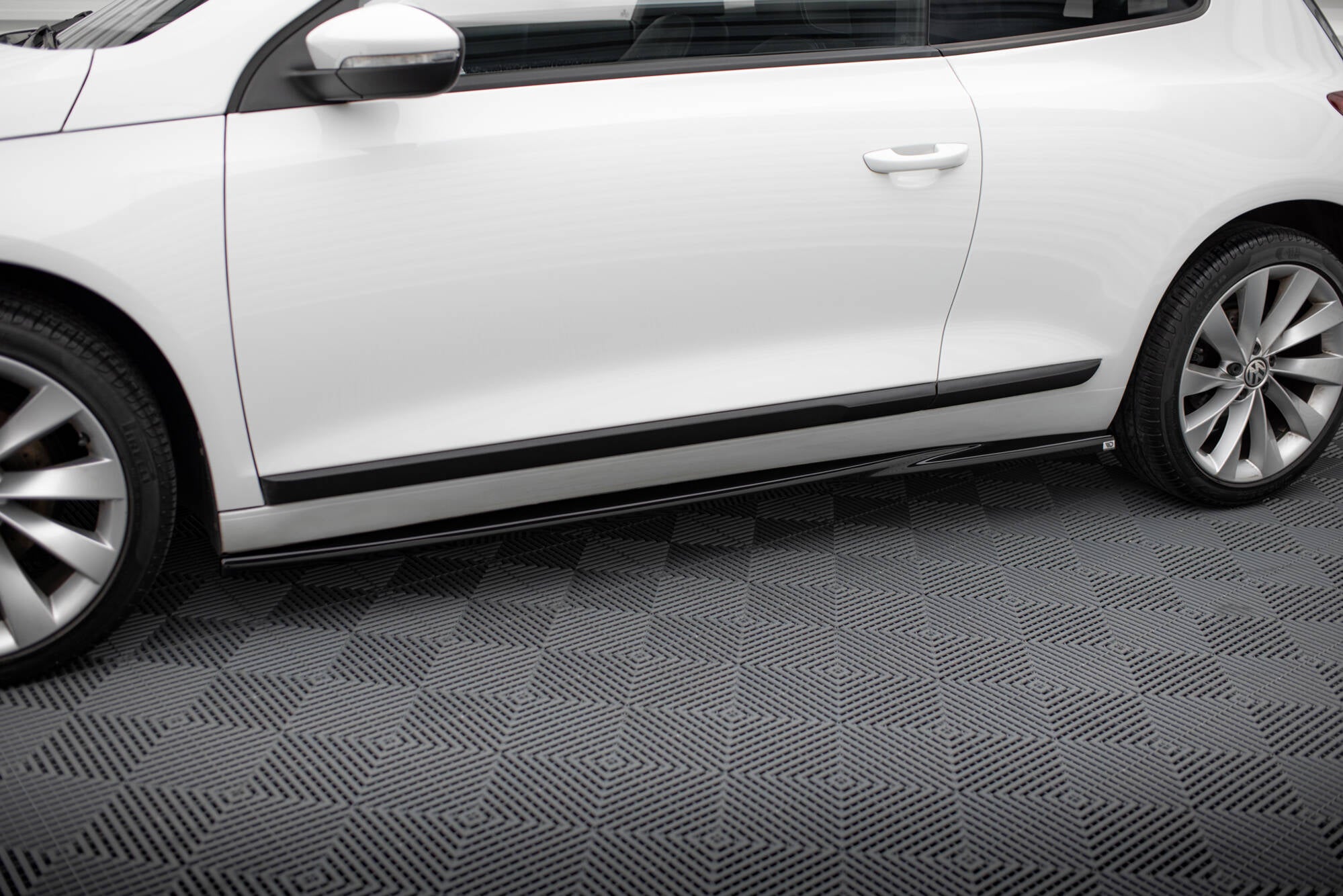 Maxton Design Street+ Seitenschweller Leisten passend für VW Scirocco Mk3 Facelift schwarz Hochglanz