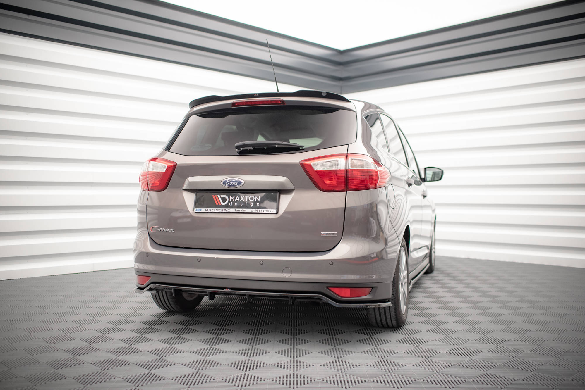Maxton Design Street+ Mittlerer Diffusor RACE passend für Ford C-Max Mk2 schwarz Hochglanz