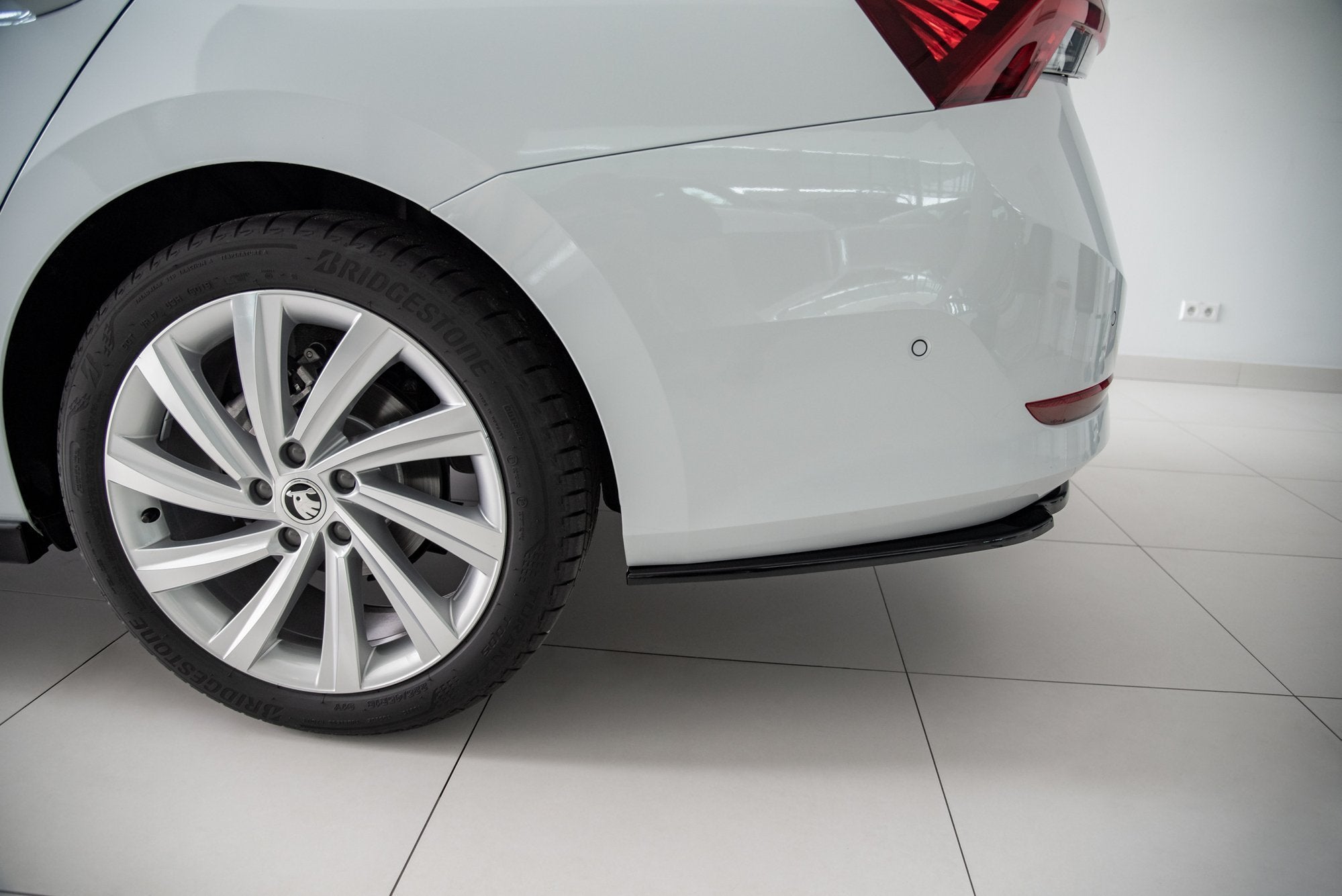 Maxton Design Heckansatz Skoda Octavia Mk4 schwarz Hochglanz für Skoda Octavia Standard