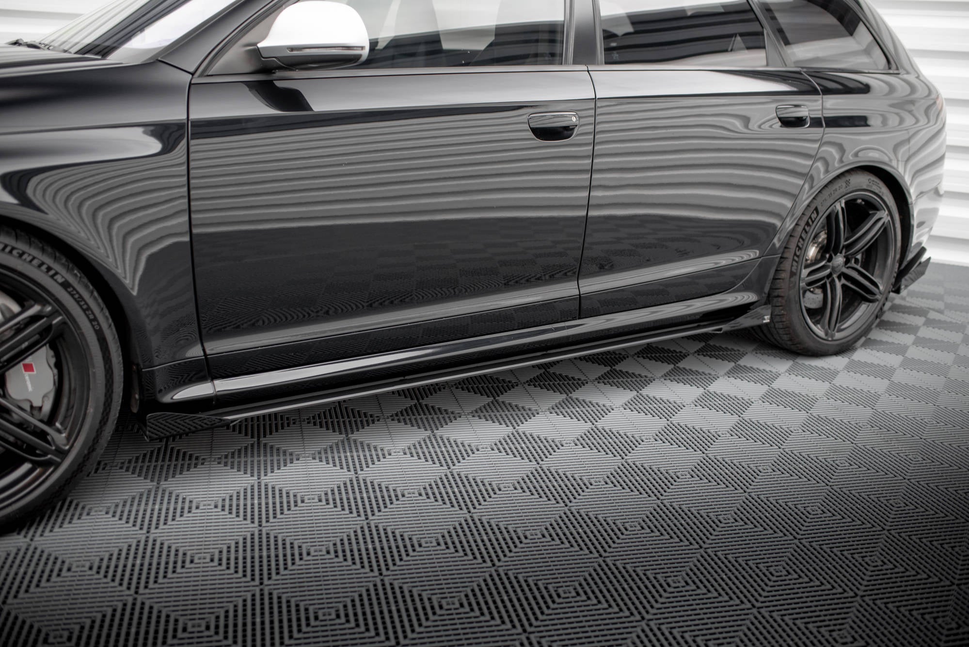 Maxton Design Seitenschweller Flaps passend für Audi RS6 Avant C6 schwarz Hochglanz