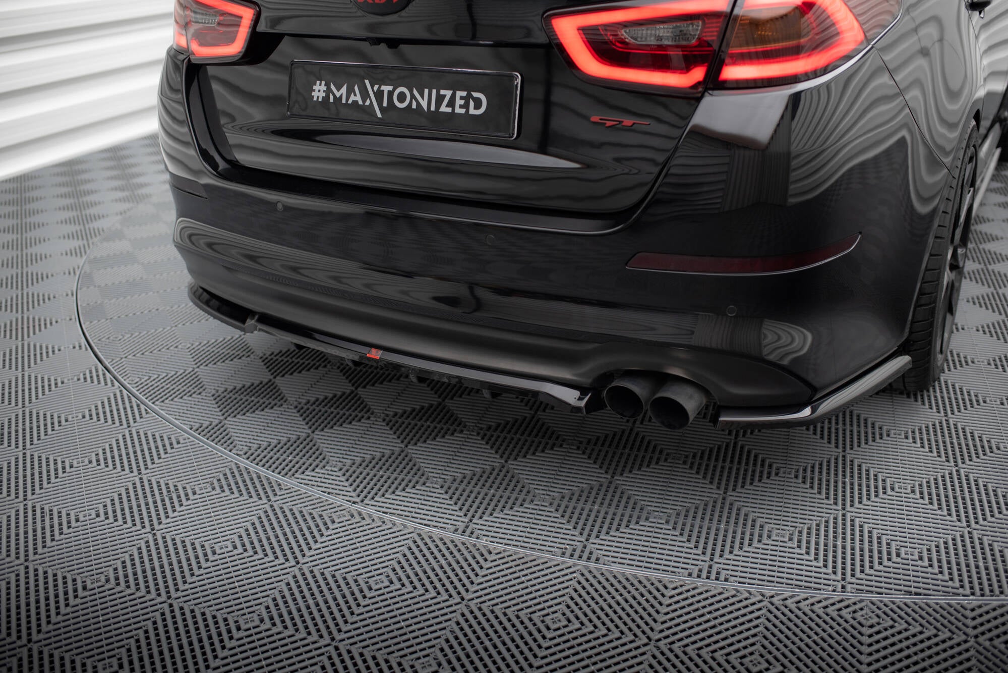 Maxton Design Street+ Mittlerer Diffusor RACE passend für Kia Optima Mk3 schwarz Hochglanz