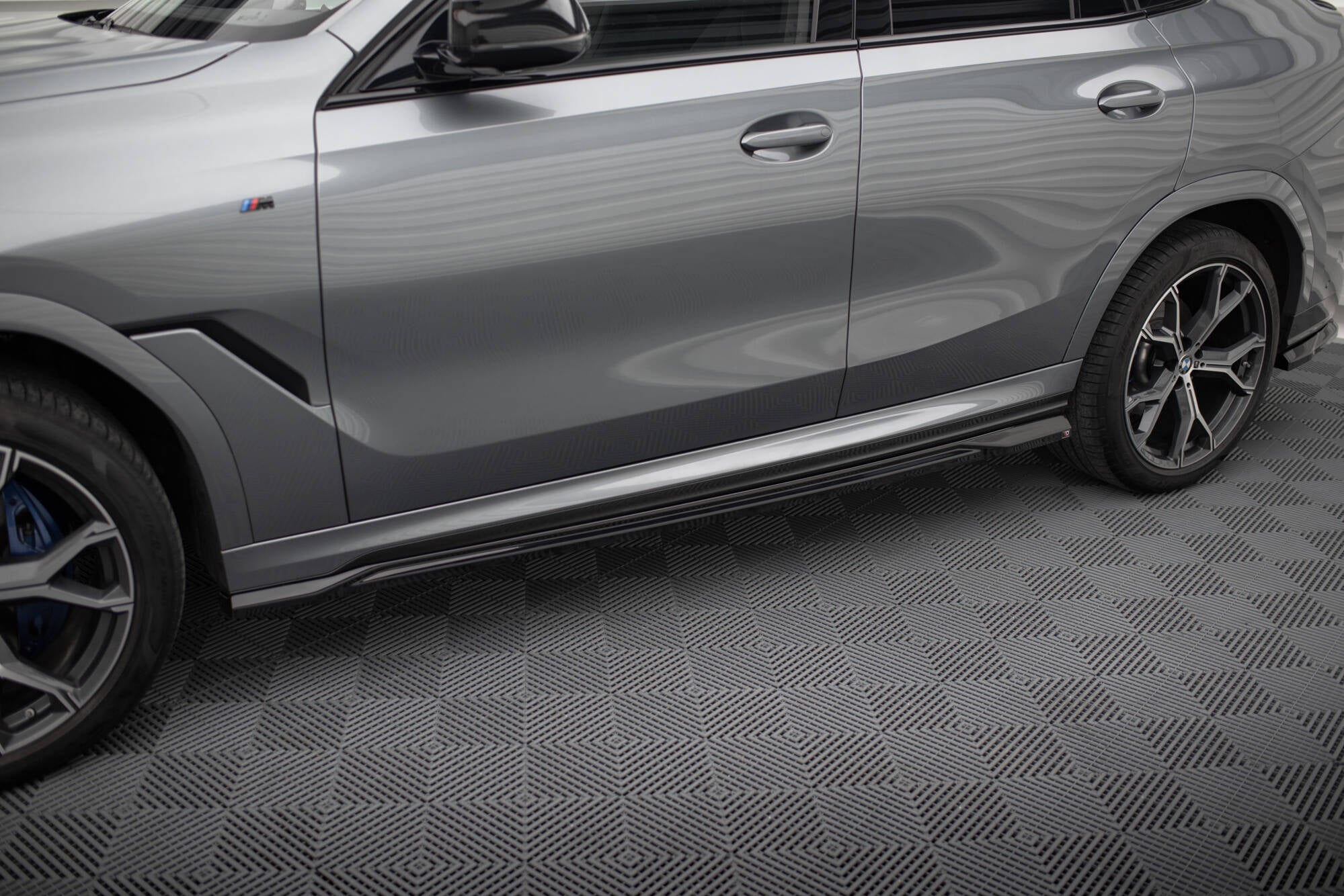 Maxton Design Street+ Seitenschweller Leisten passend für V.1 passend für BMW X6 M-Paket G06 Facelift schwarz Hochglanz