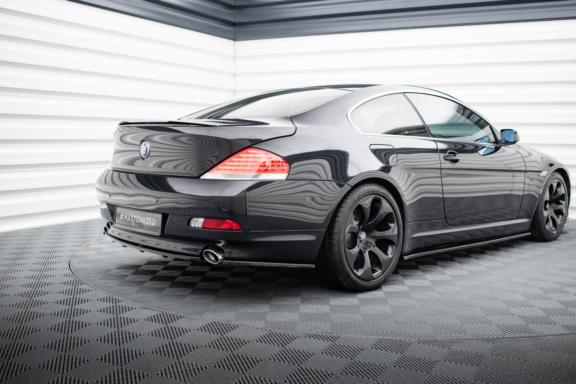 Maxton Design Street+ Mittlerer Diffusor RACE passend für BMW 6er Coupe / Cabrio E63 / E64 schwarz Hochglanz