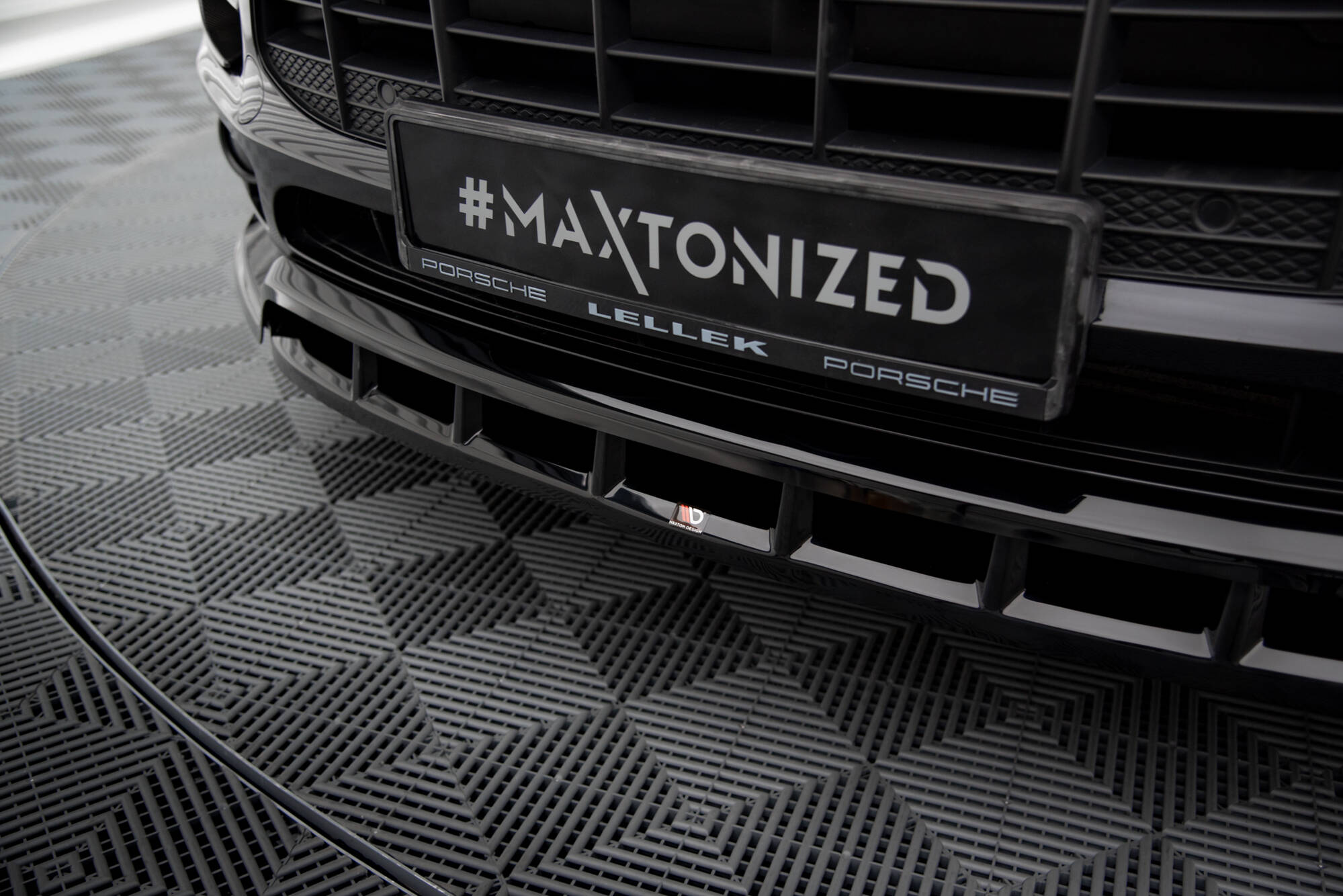 Maxton Design Street+ Spoilerlippe Front Ansatz V.3 passend für Porsche Macan Mk1 schwarz Hochglanz