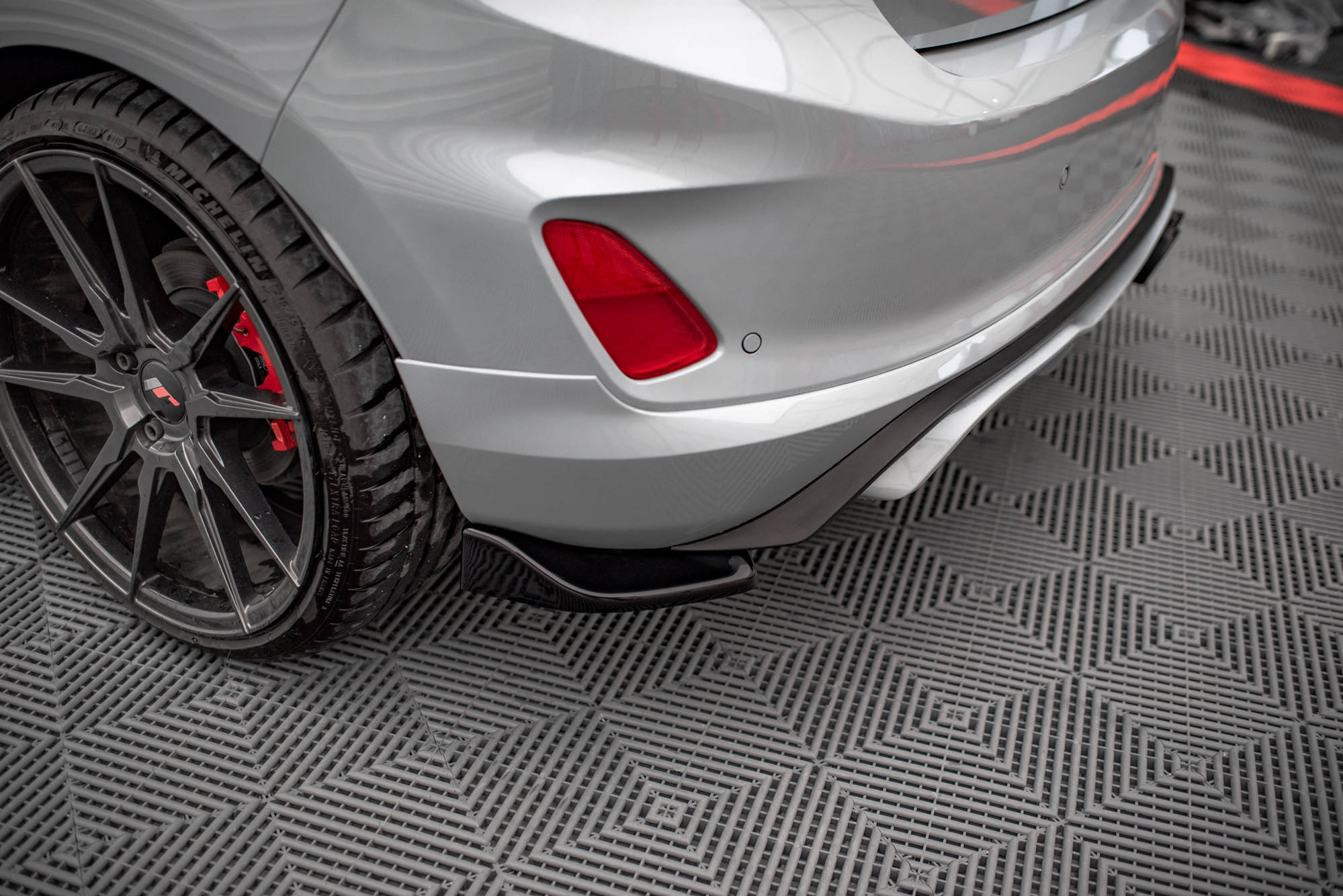 Maxton Design Heck Ansatz Flaps Diffusor V.1 passend für Ford Fiesta ST Mk8 schwarz Hochglanz