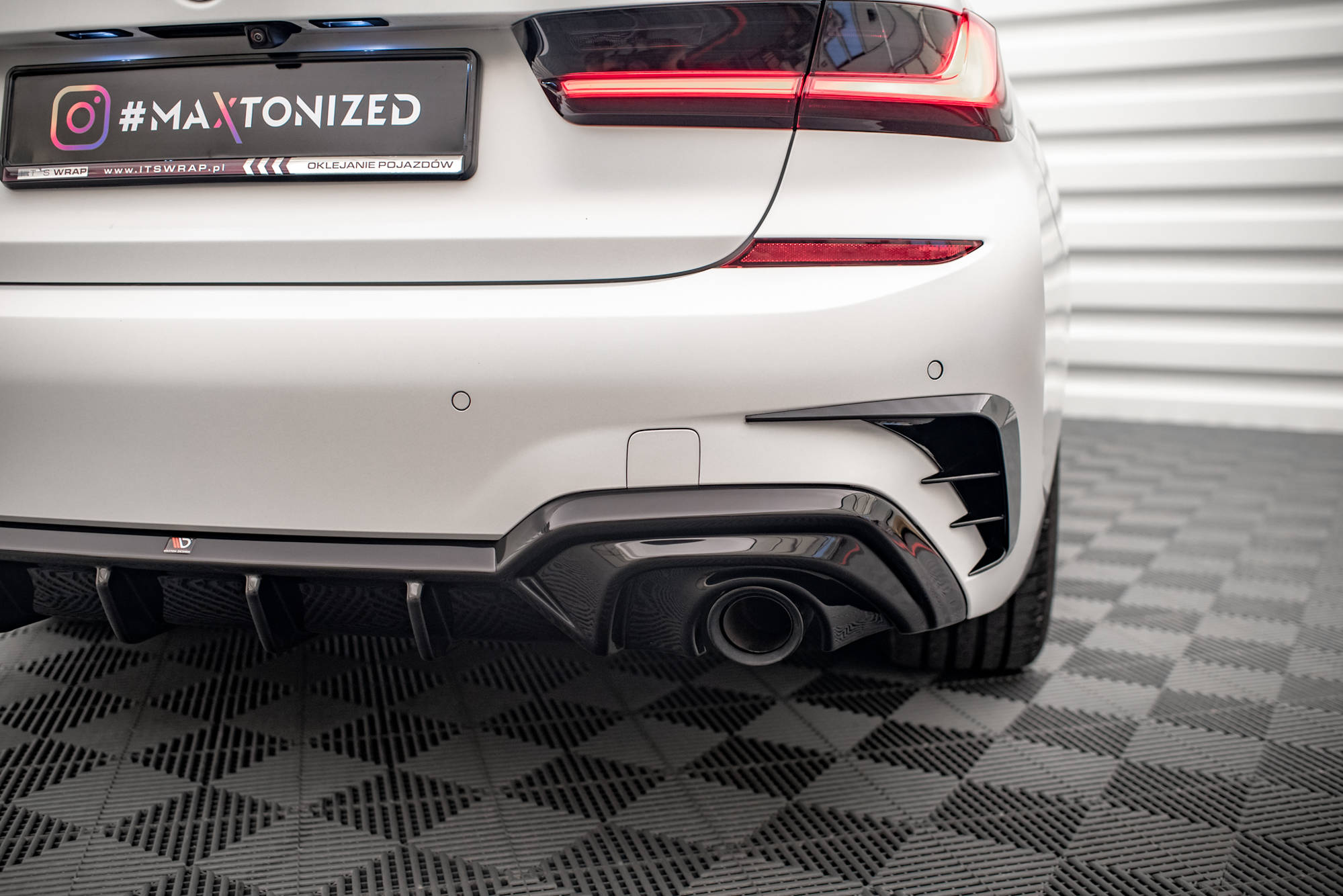 Maxton Design Diffusor Heck Ansatz für BMW 3er M-Paket G20 / G21 (Passend für Fahrzeuge mit Anhängerkupplung) schwarz Hochglanz