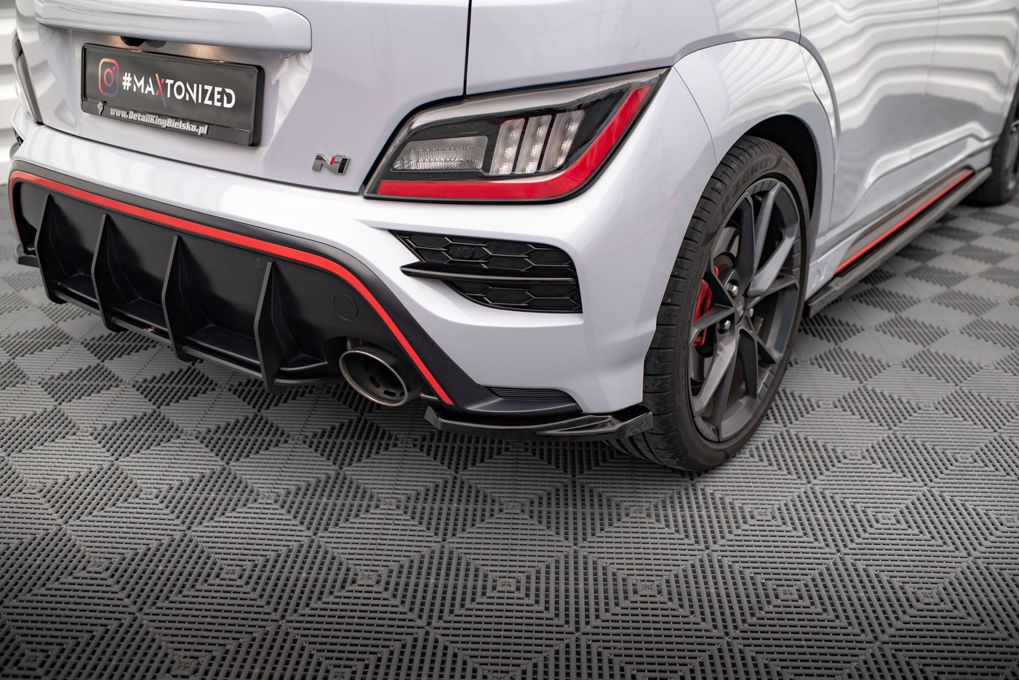 Maxton Design Heck Ansatz Flaps Diffusor V.1 passend für Hyundai Kona Mk1 schwarz Hochglanz