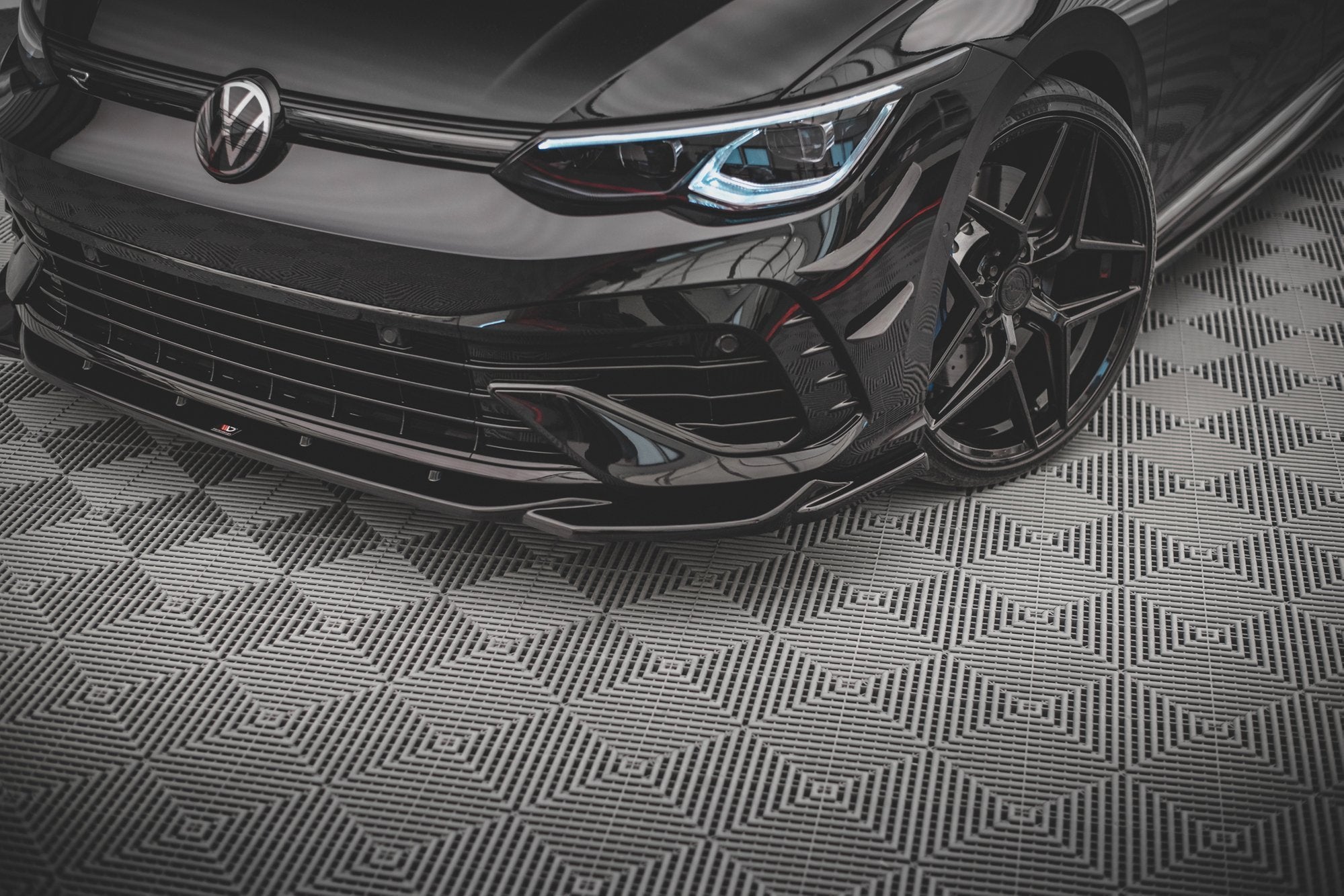 Maxton Design Street+ Spoilerlippe Front Ansatz V.4 passend für VW Golf R Hatchback / Variant Mk8 schwarz Hochglanz