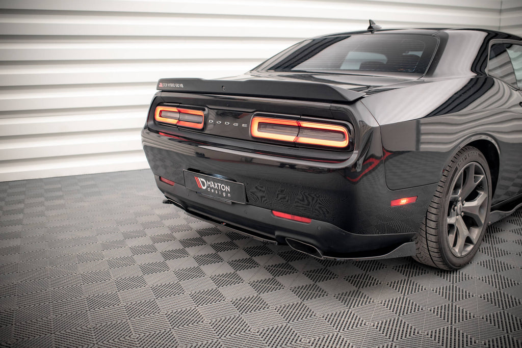 Maxton Design Heck Ansatz Flaps Diffusor passend für Dodge Challenger GT Mk3 Facelift schwarz Hochglanz