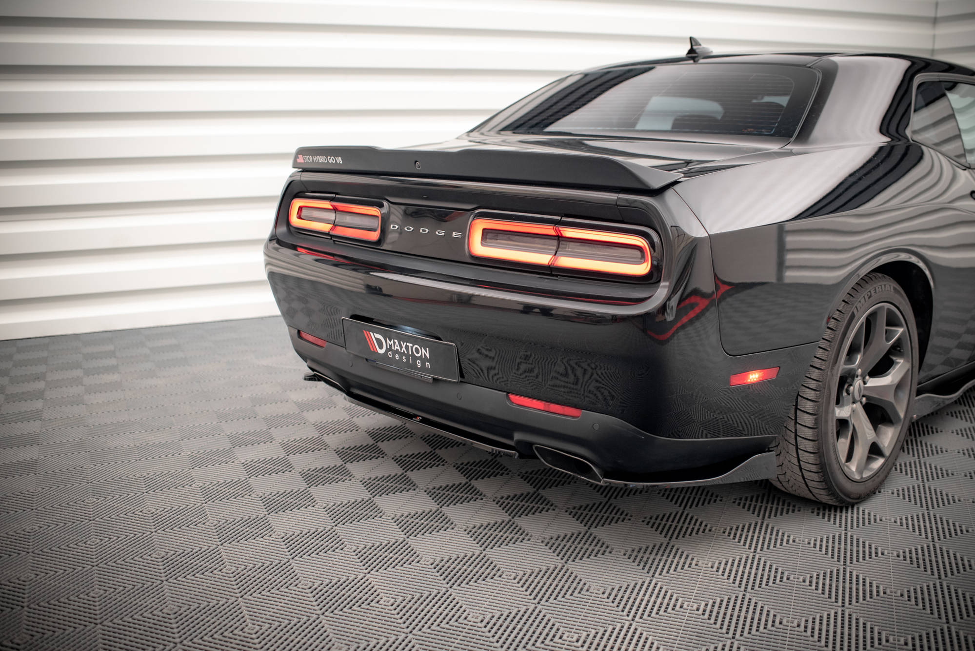 Maxton Design Heck Ansatz Flaps Diffusor passend für Dodge Challenger GT Mk3 Facelift schwarz Hochglanz